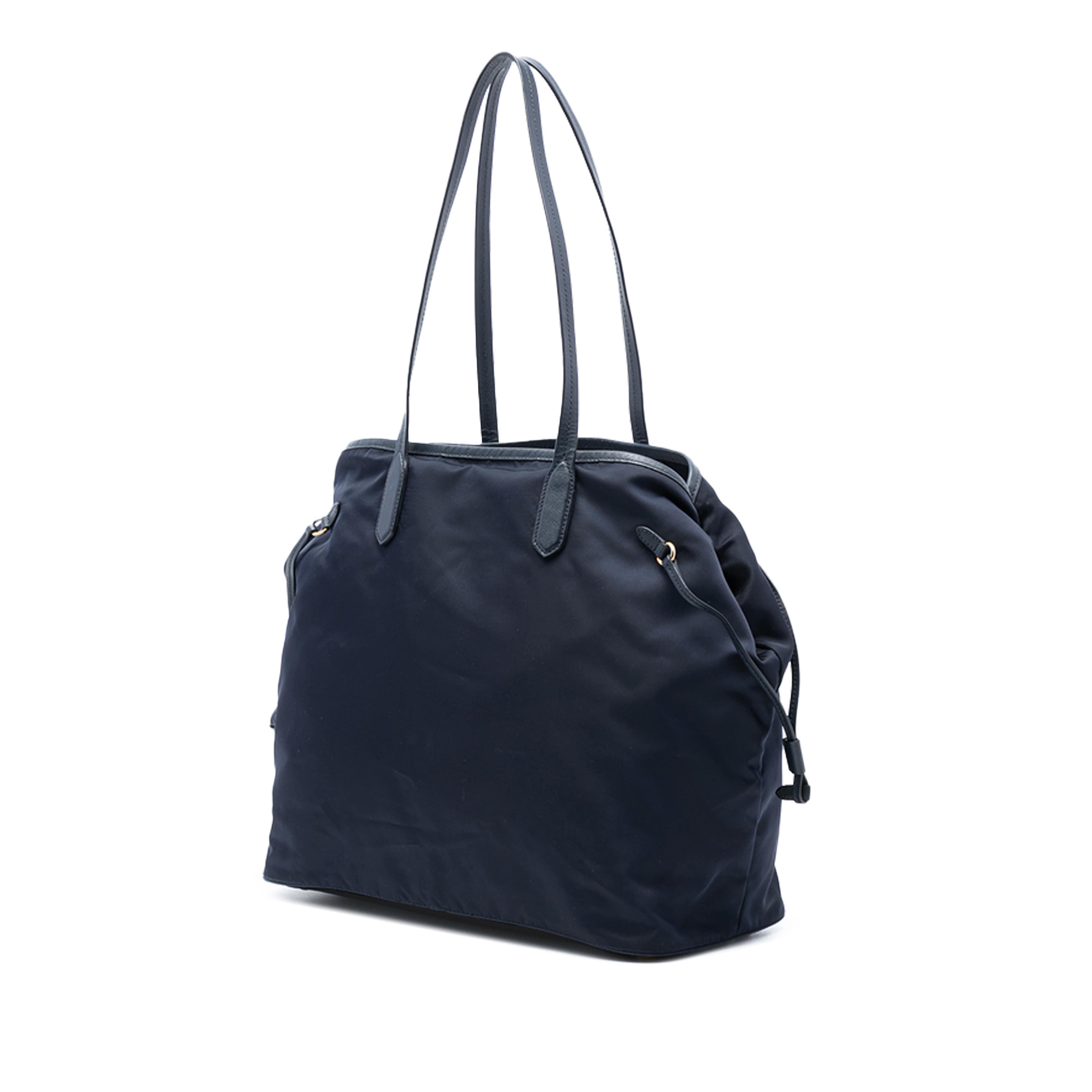 Prada Saffiano Trimmed Tessuto Open Convertible Tote, från Luxclusif, i färgen dark blue. Klicka för att öppna bilden i stort format