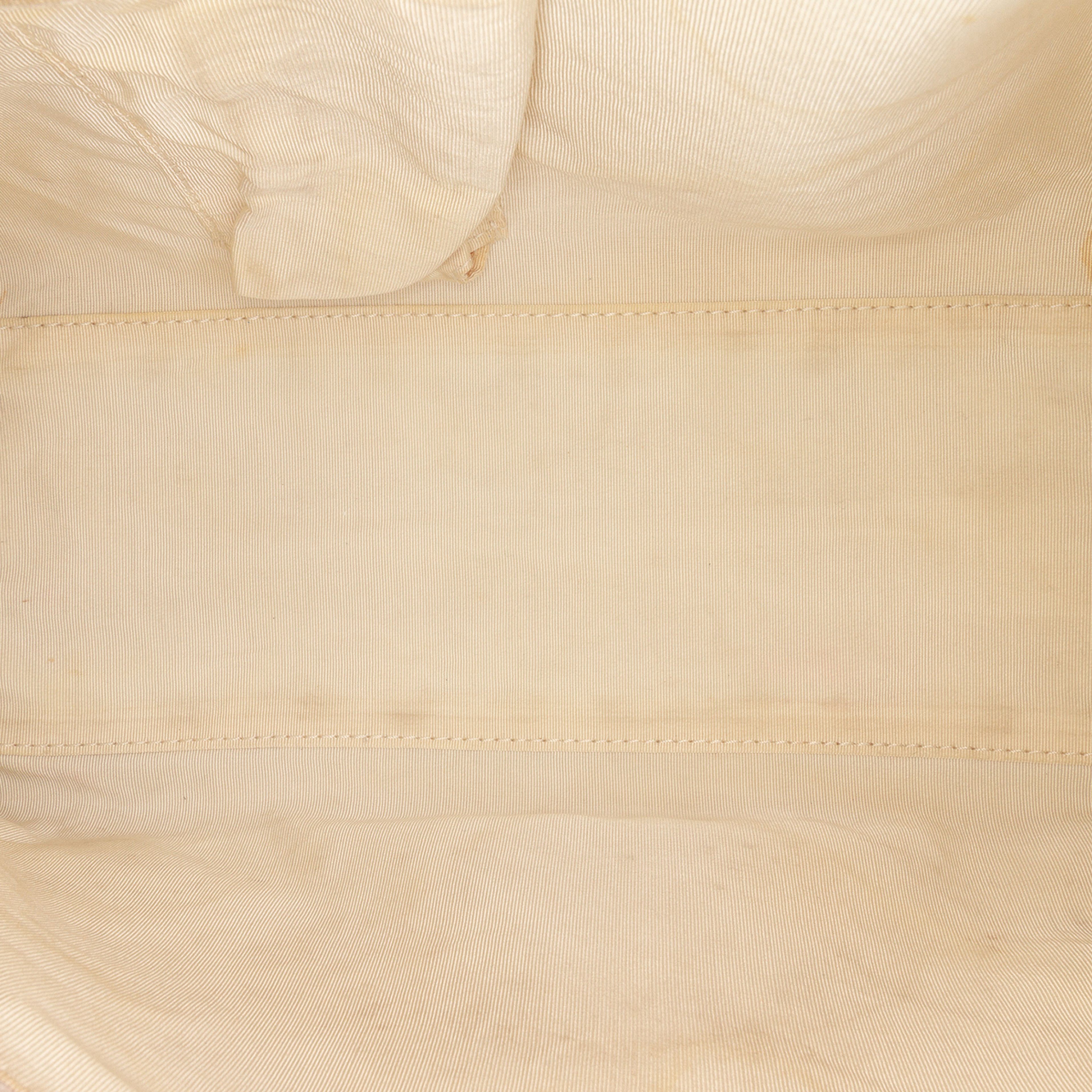 Chanel Cc Lambskin Wild Stitch Handbag, från Luxclusif, i färgen white. Klicka för att öppna bilden i stort format