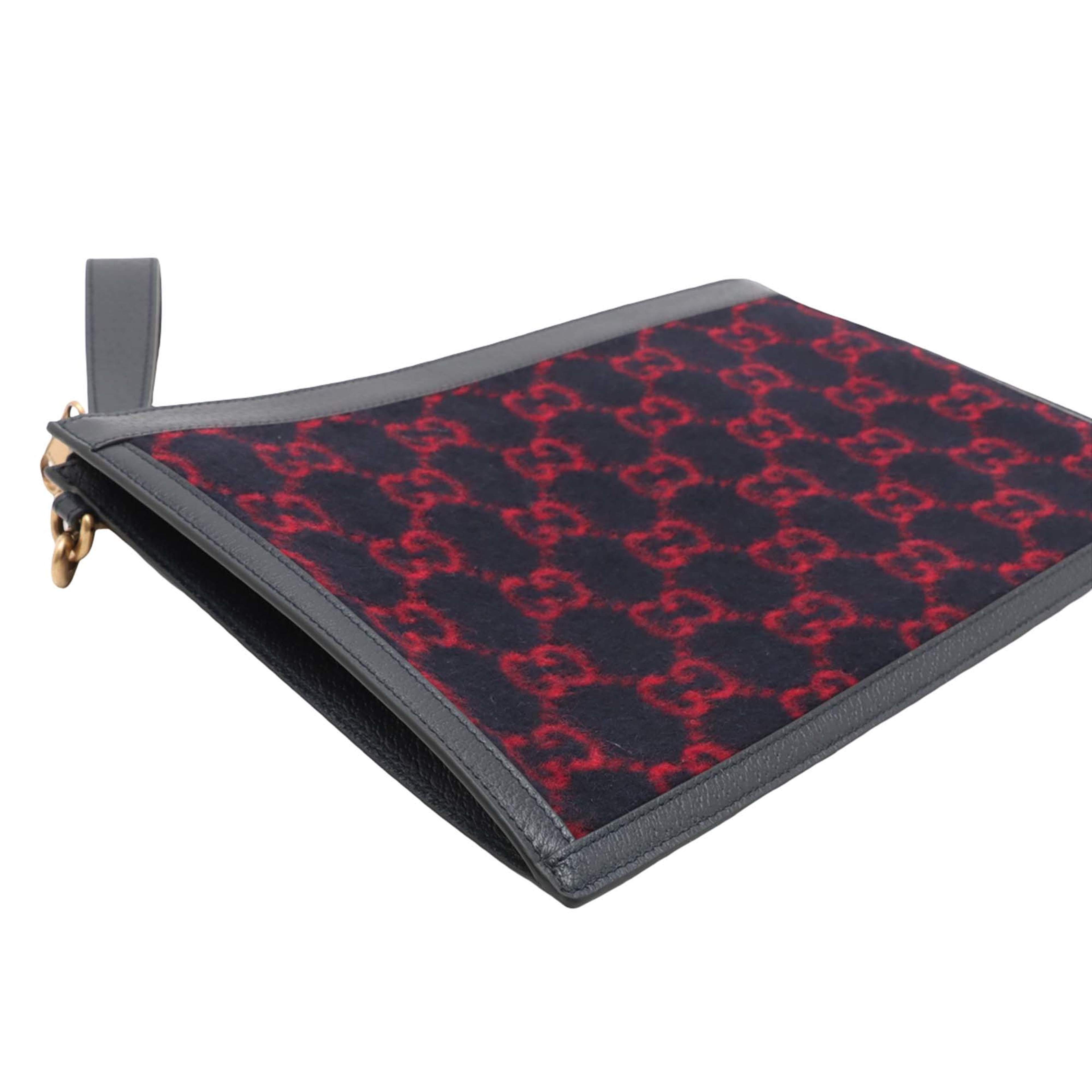 Gucci Gg Wool Clutch, från Luxclusif, i färgen svart. Klicka för att öppna bilden i stort format
