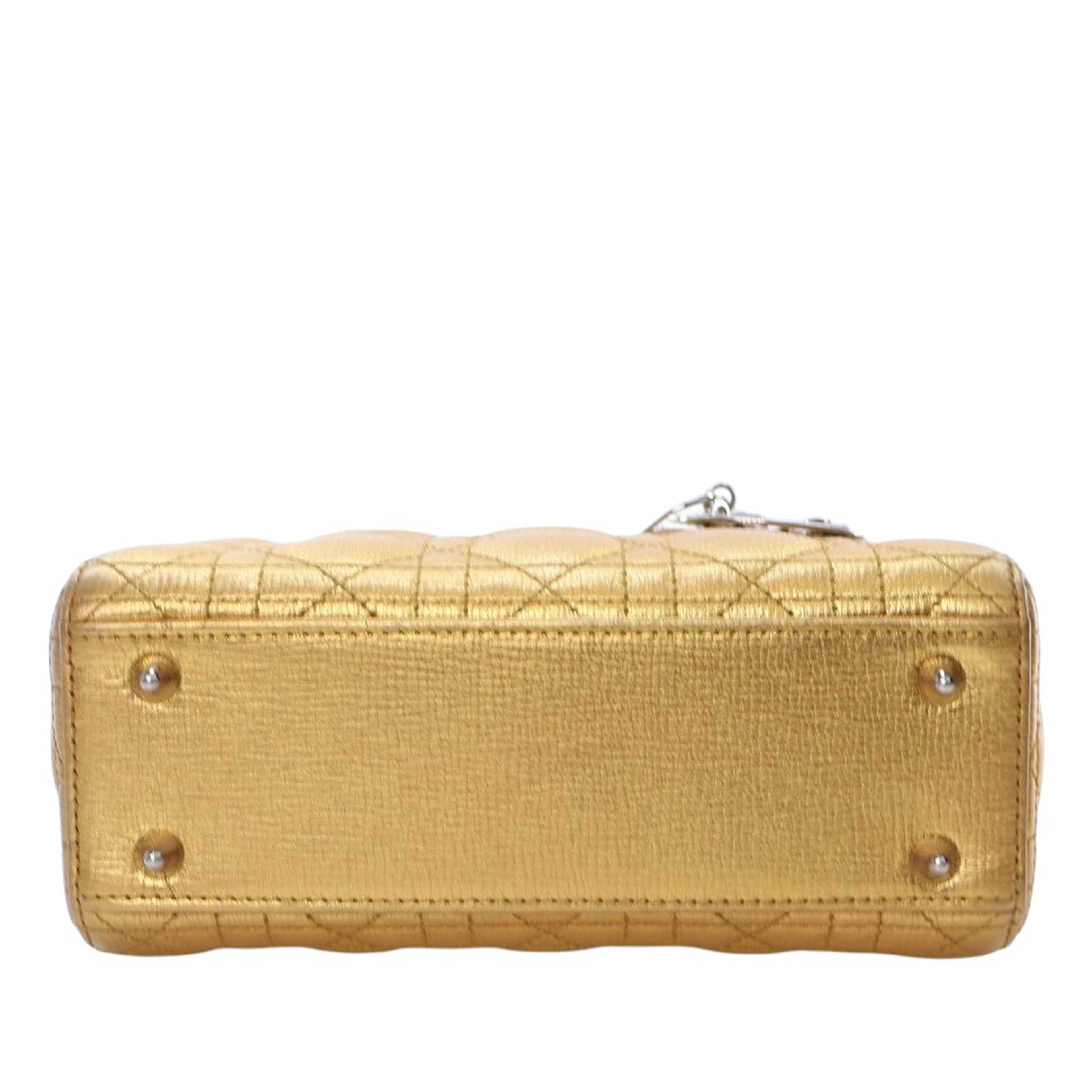 Dior Small Metallic Grained Calfskin Cannage My Abcdior Lady Dior, från Luxclusif, i färgen gold. Klicka för att öppna bilden i stort format