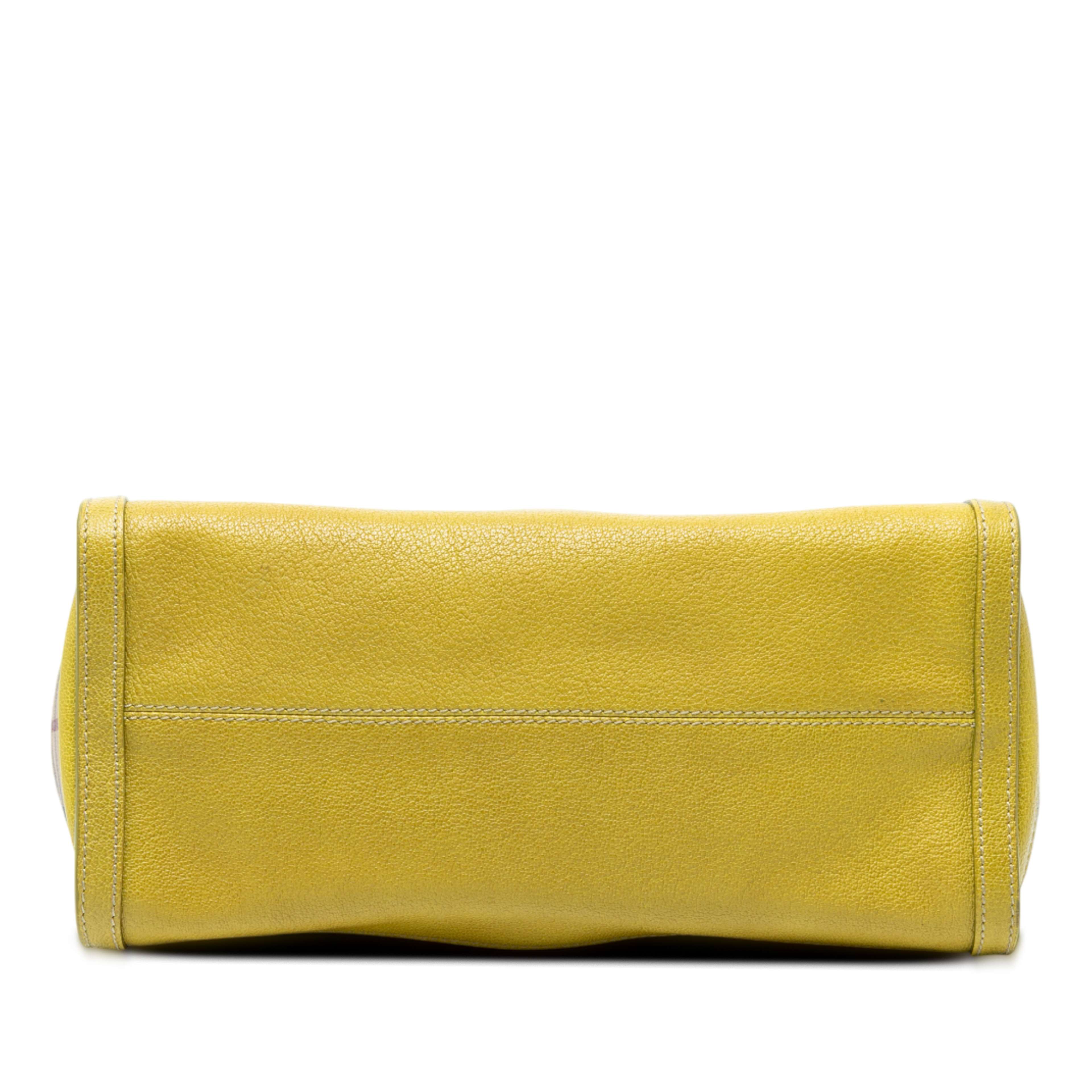 Burberry Haymarket Check Coated Canvas Pilgrim  Satchel, från Luxclusif, i färgen beige. Klicka för att öppna bilden i stort format