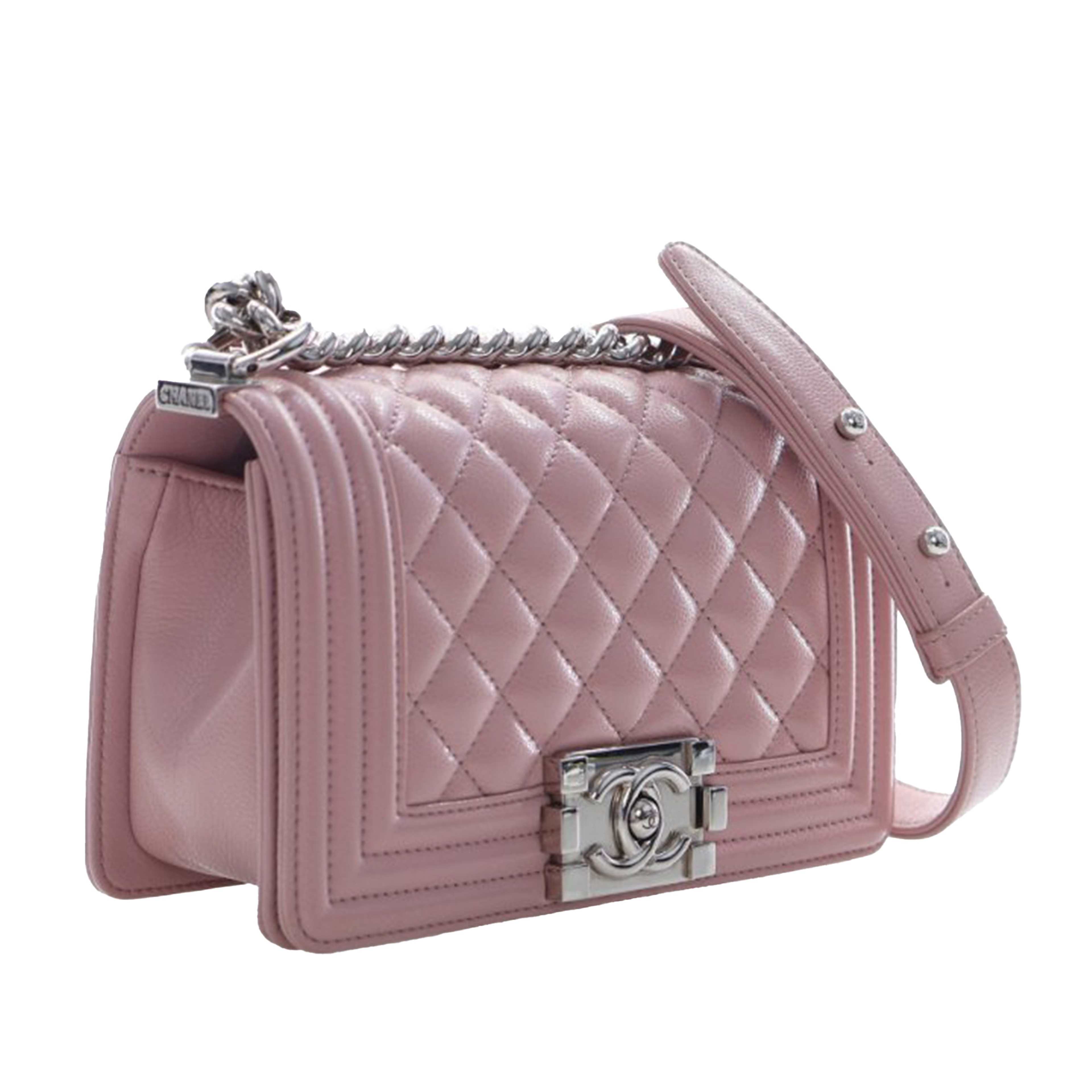 Chanel Small Quilted Caviar Boy Flap, från Luxclusif, i färgen pink. Klicka för att öppna bilden i stort format