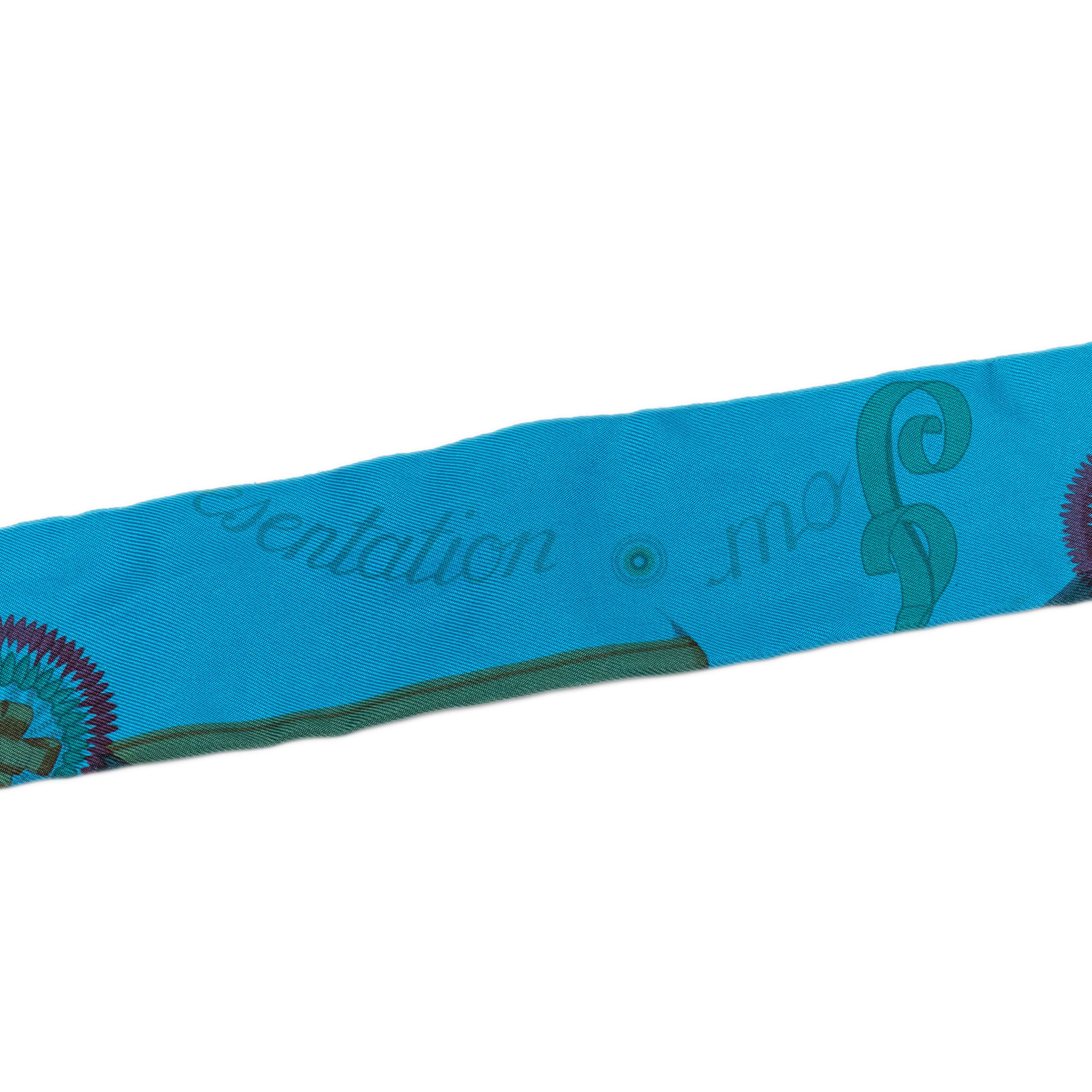 Hermès Couvertures Et Tenues De Jour Surteint Silk Twilly Scarf, från Luxclusif, i färgen turquoise. Klicka för att öppna bilden i stort format