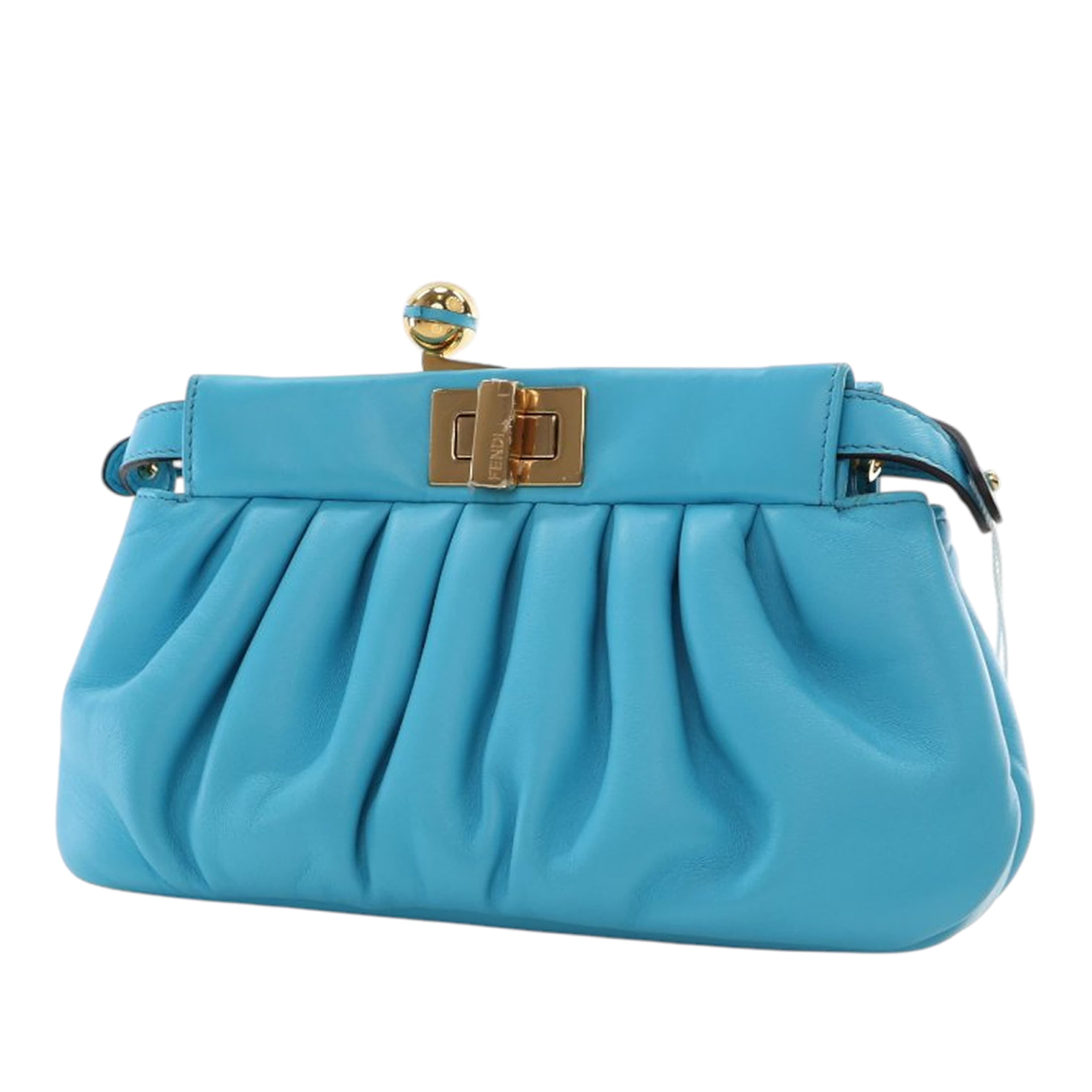 Fendi Nappa Peekaboo Click Clutch On Strap, från Luxclusif, i färgen light blue. Klicka för att öppna bilden i stort format