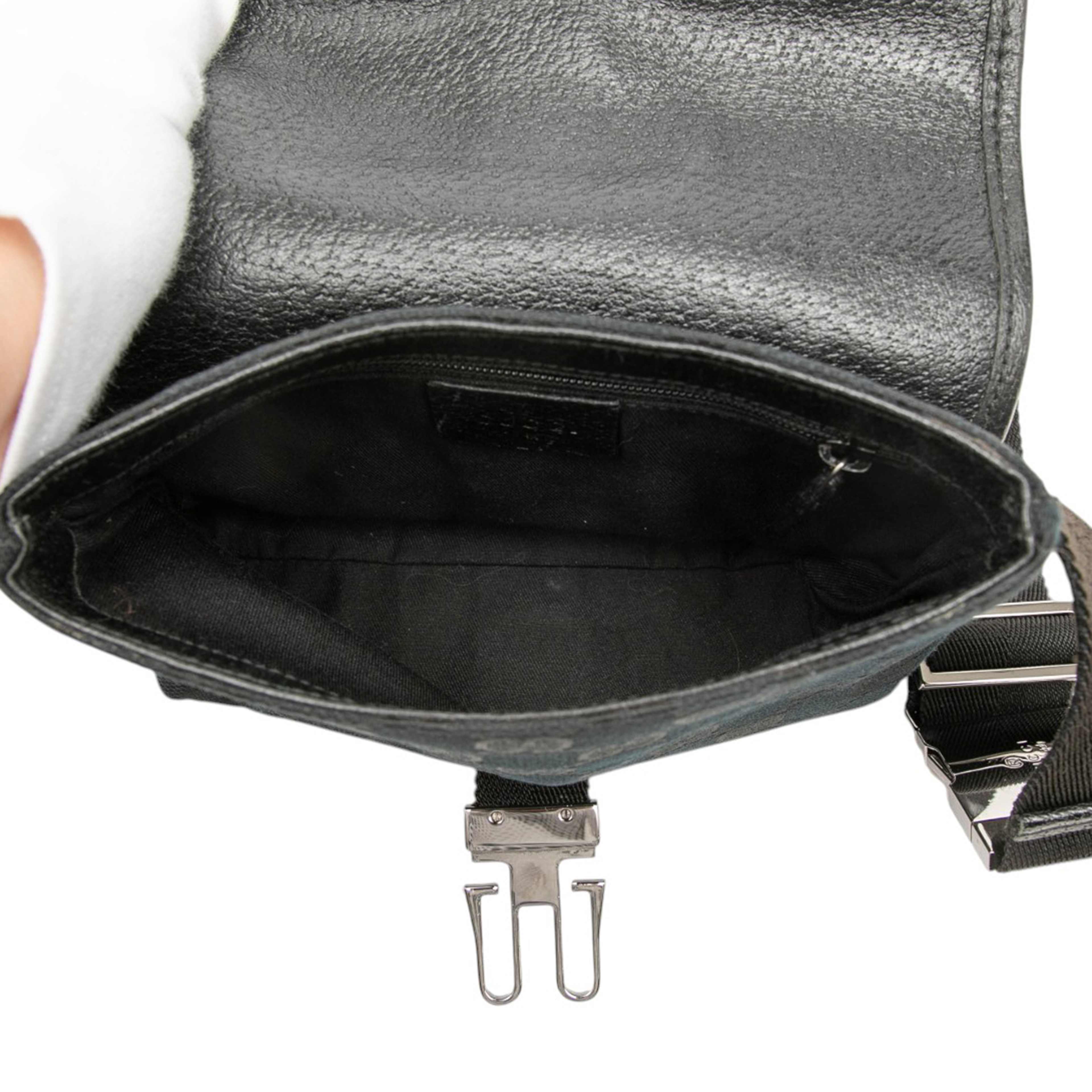 Gucci Gg Canvas Belt Bag, från Luxclusif, i färgen svart. Klicka för att öppna bilden i stort format
