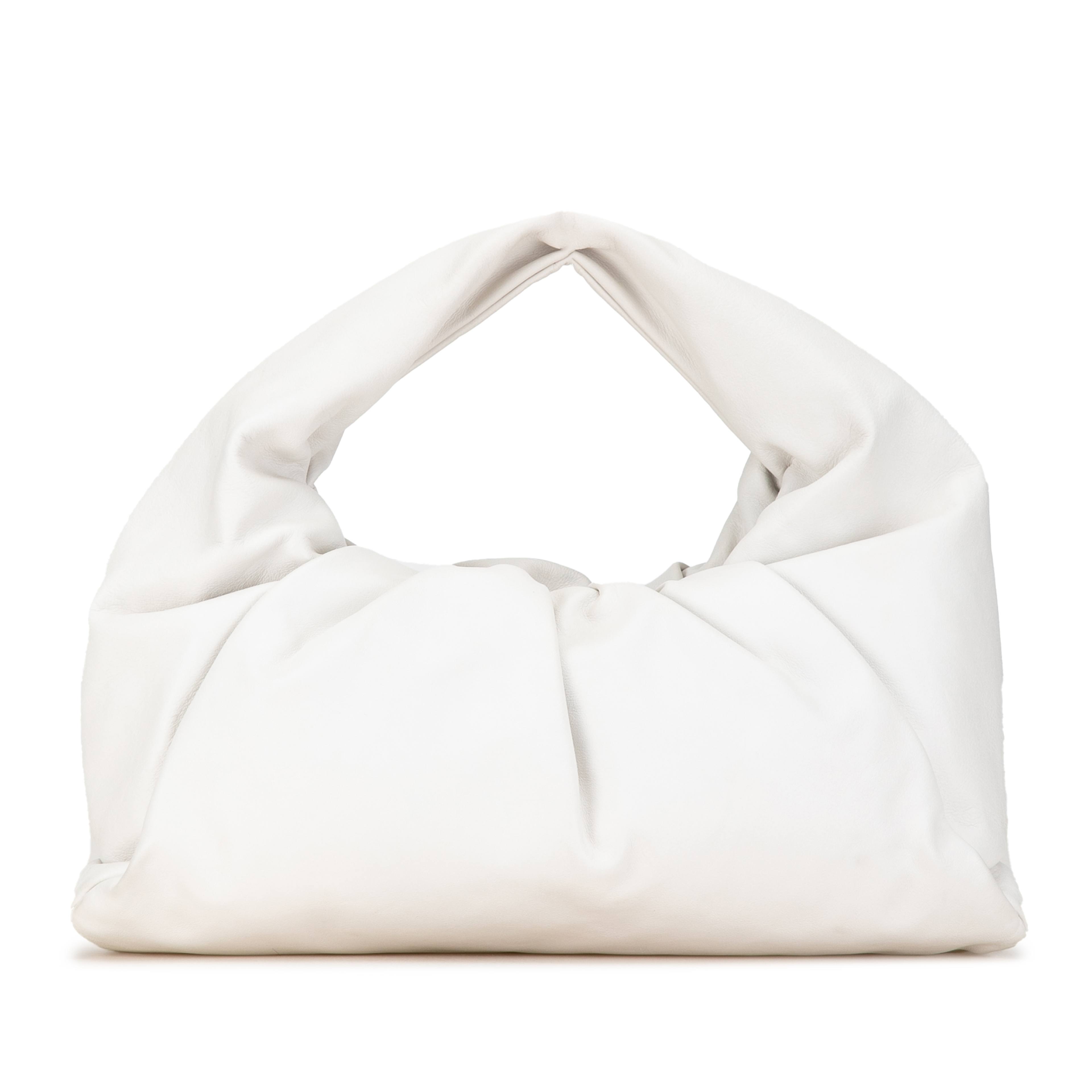 Bottega Veneta Lambskin The Shoulder Pouch, från Luxclusif, i färgen white. Klicka för att öppna bilden i stort format