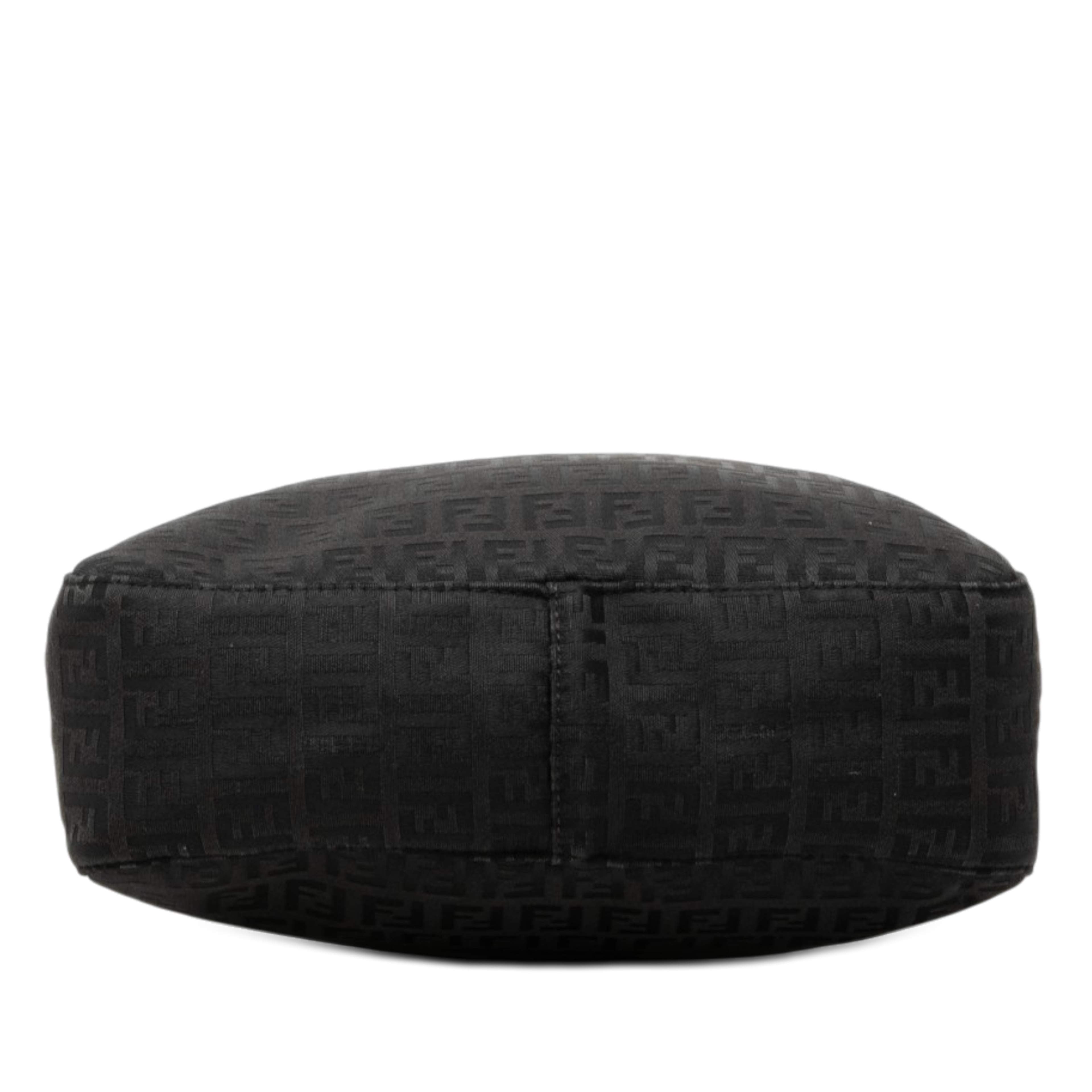 Fendi Zucchino Canvas Tote, från Luxclusif, i färgen black. Klicka för att öppna bilden i stort format