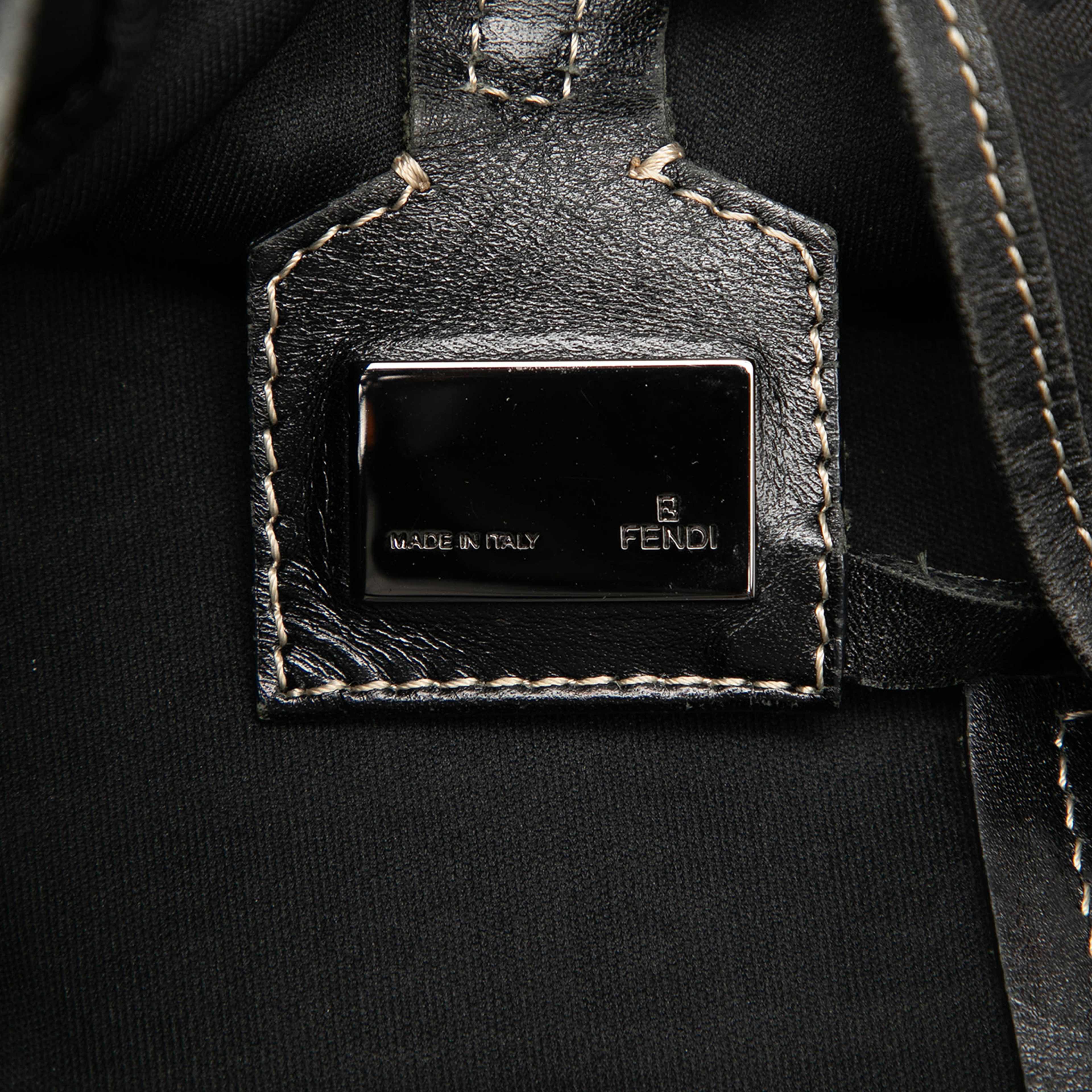 Fendi Zucchino Canvas Tote, från Luxclusif, i färgen black. Klicka för att öppna bilden i stort format