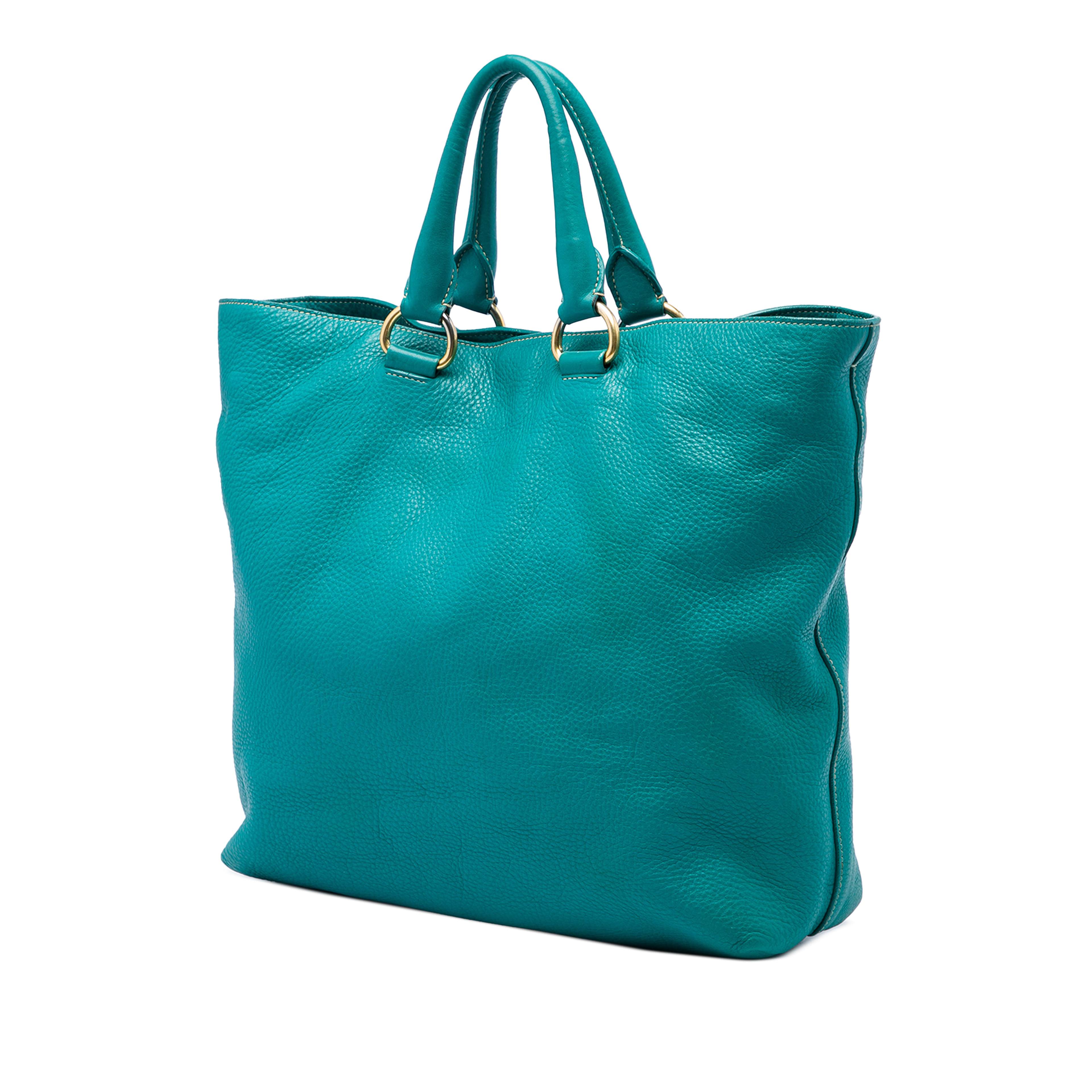 Prada Vitello Daino Open Convertible Tote, från Luxclusif, i färgen blå. Klicka för att öppna bilden i stort format