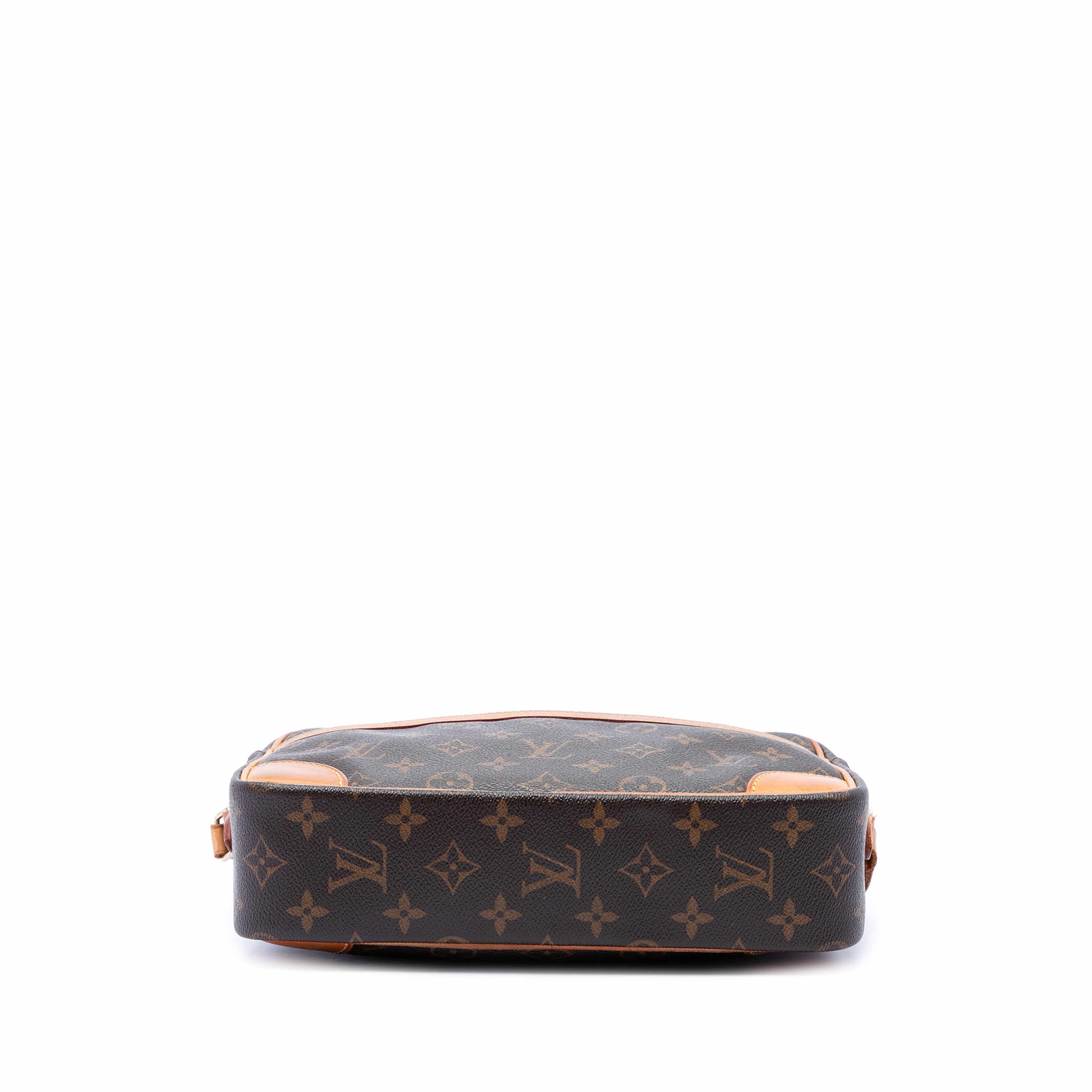 Louis Vuitton Monogram Trocadero 27, från Luxclusif, i färgen brun. Klicka för att öppna bilden i stort format