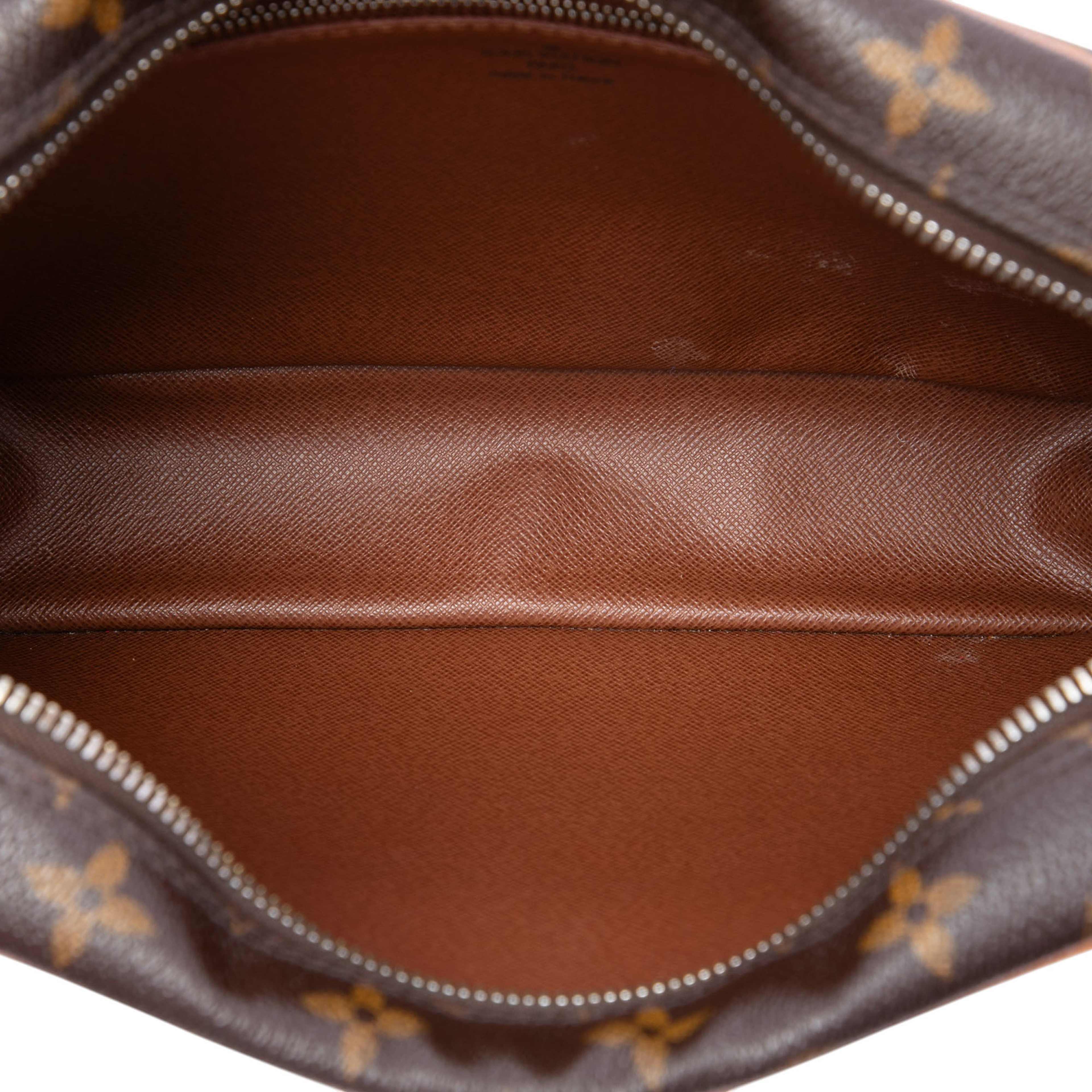 Louis Vuitton Monogram Trocadero 27, från Luxclusif, i färgen brun. Klicka för att öppna bilden i stort format