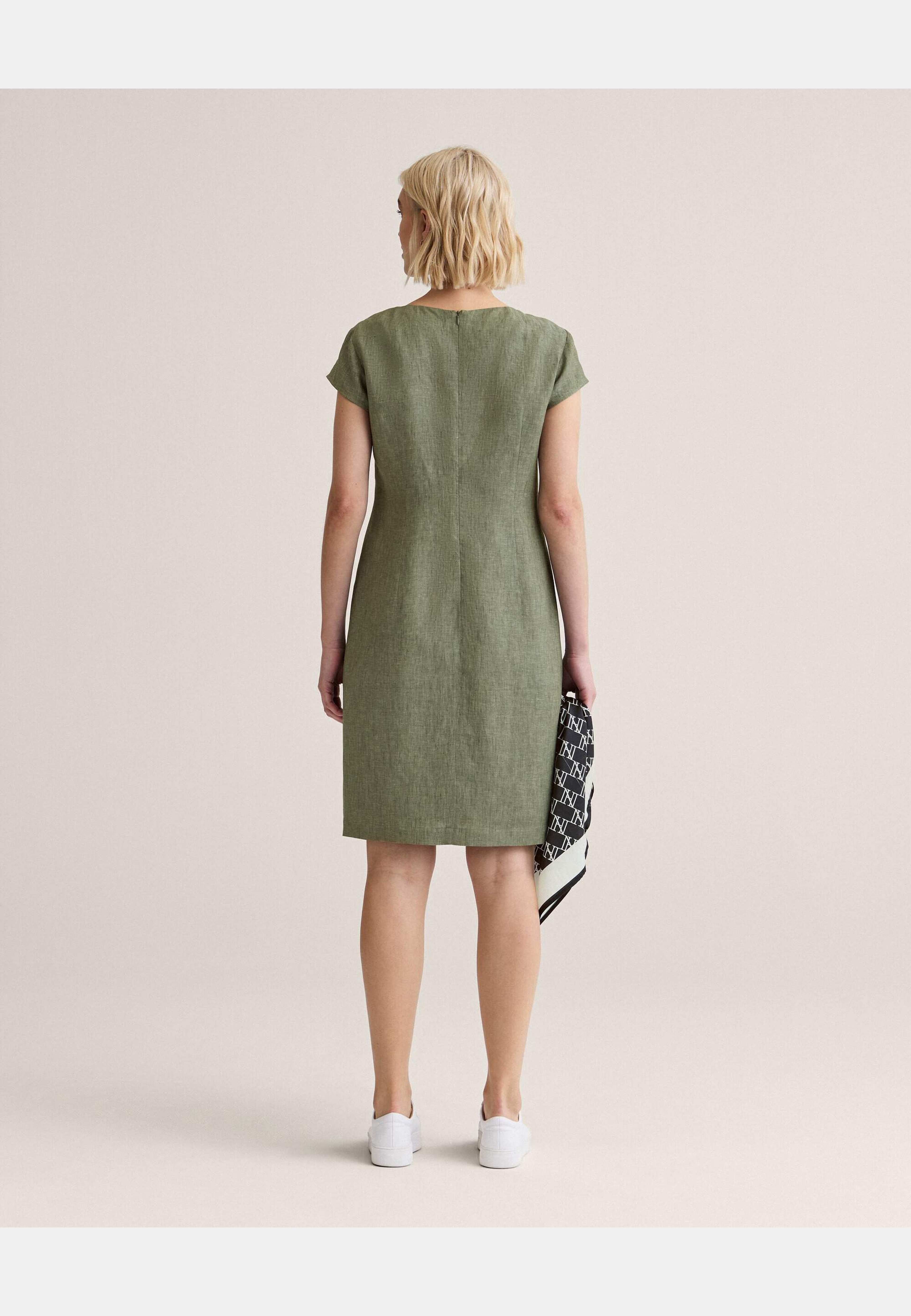 Klara Linen Dress, från Newhouse, i färgen grön. Klicka för att öppna bilden i stort format