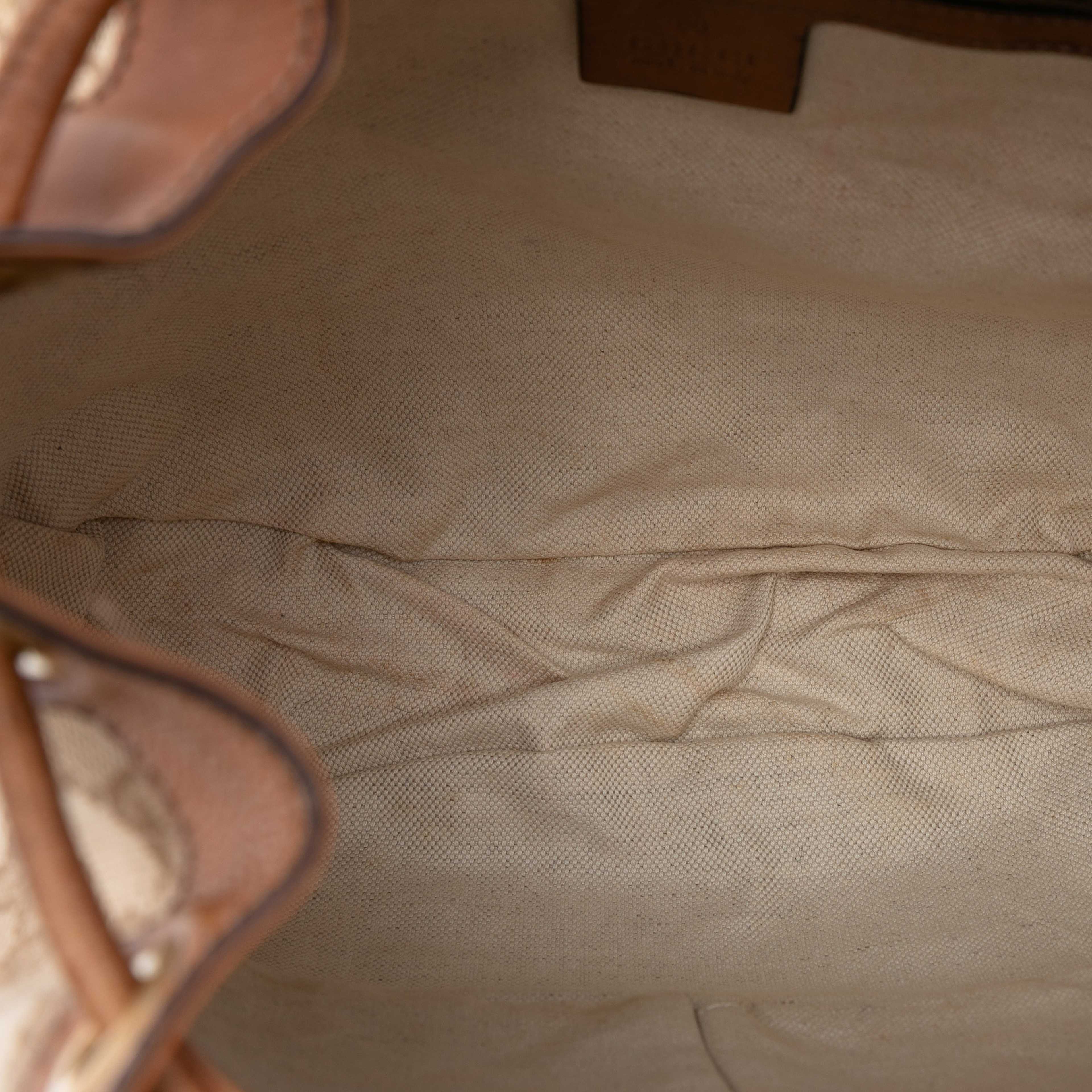 Gucci Gg Canvas Web Rania Drawstring Hobo, från Luxclusif, i färgen beige. Klicka för att öppna bilden i stort format