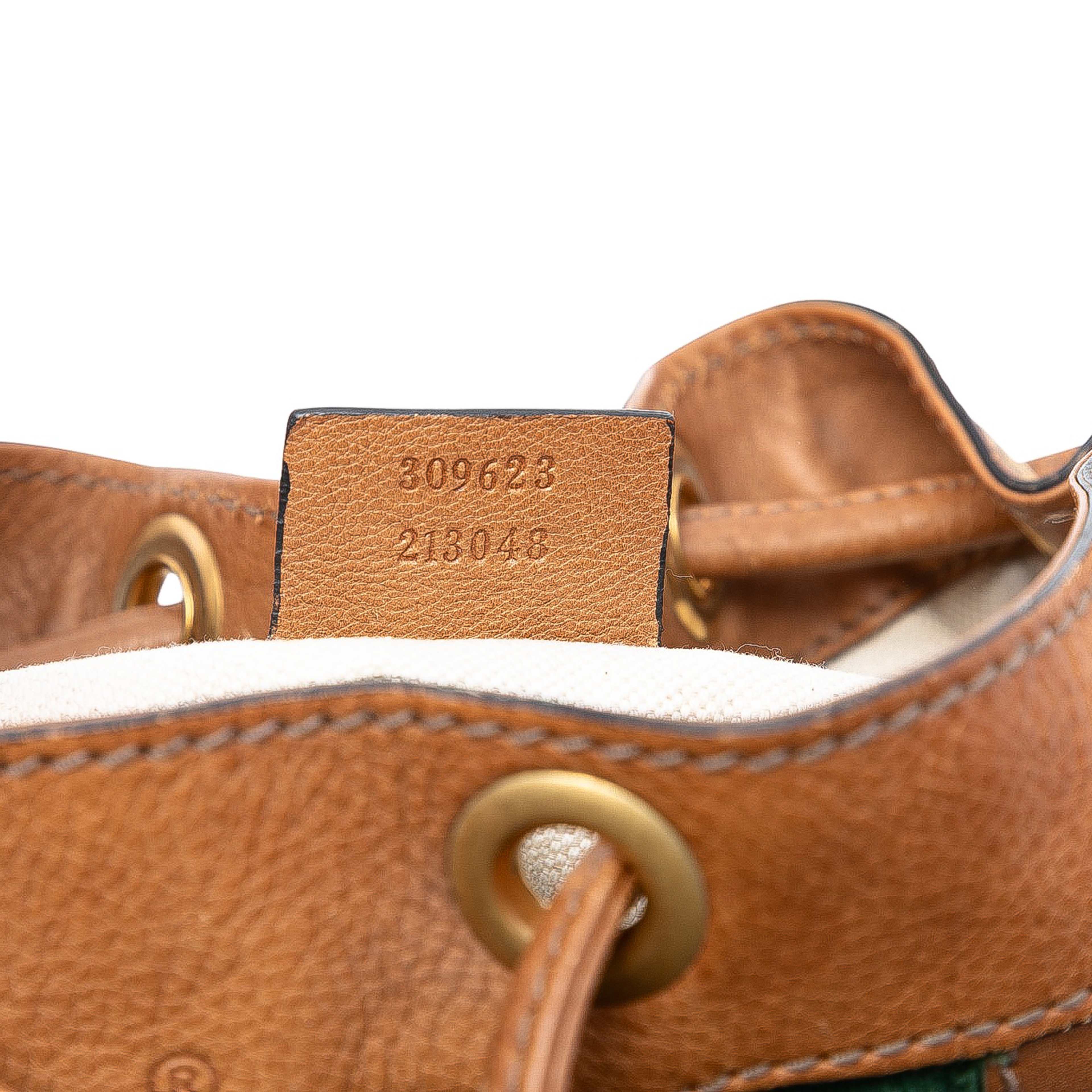 Gucci Gg Canvas Web Rania Drawstring Hobo, från Luxclusif, i färgen beige. Klicka för att öppna bilden i stort format