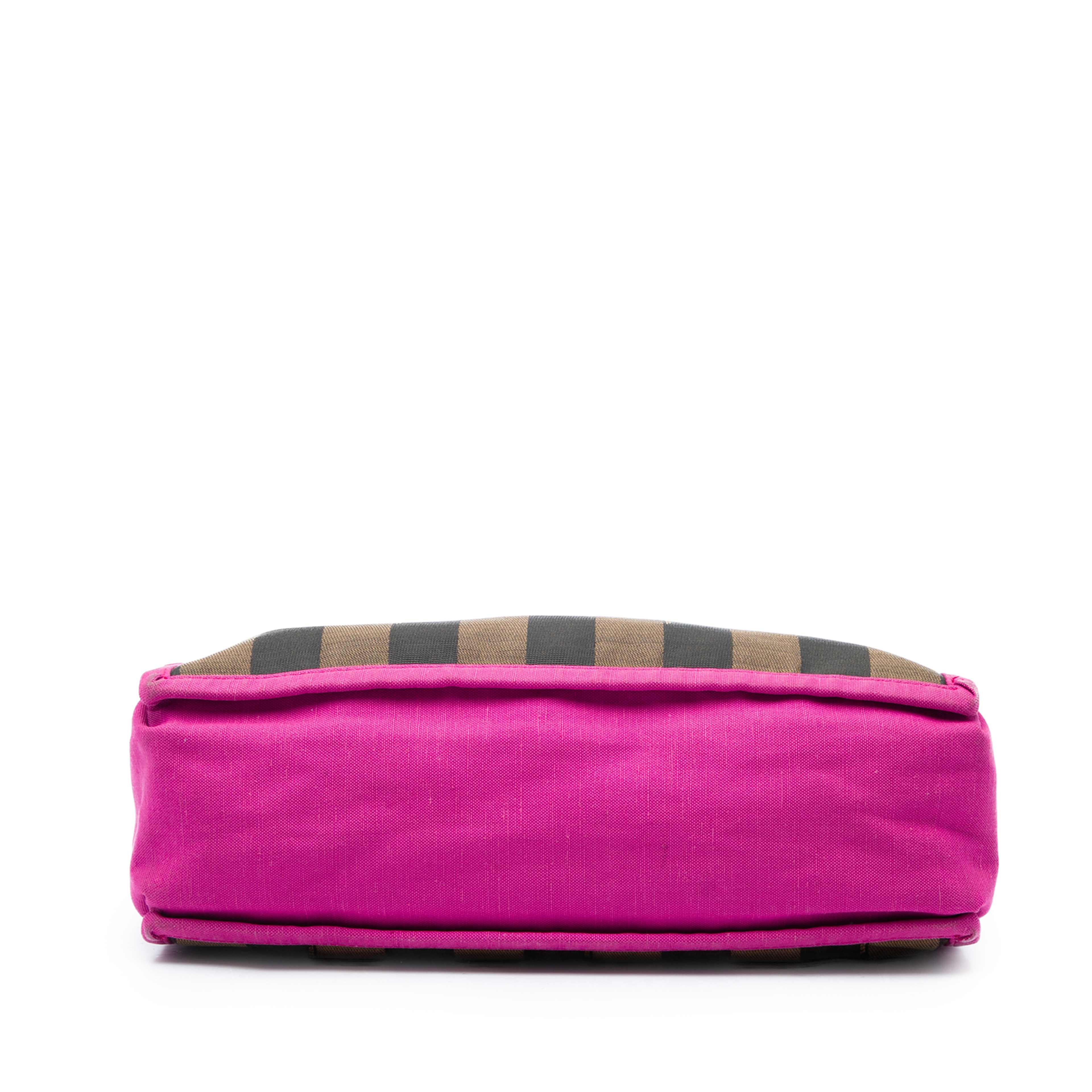Fendi Pequin Canvas Simply Shopping Tote, från Luxclusif, i färgen rosa. Klicka för att öppna bilden i stort format