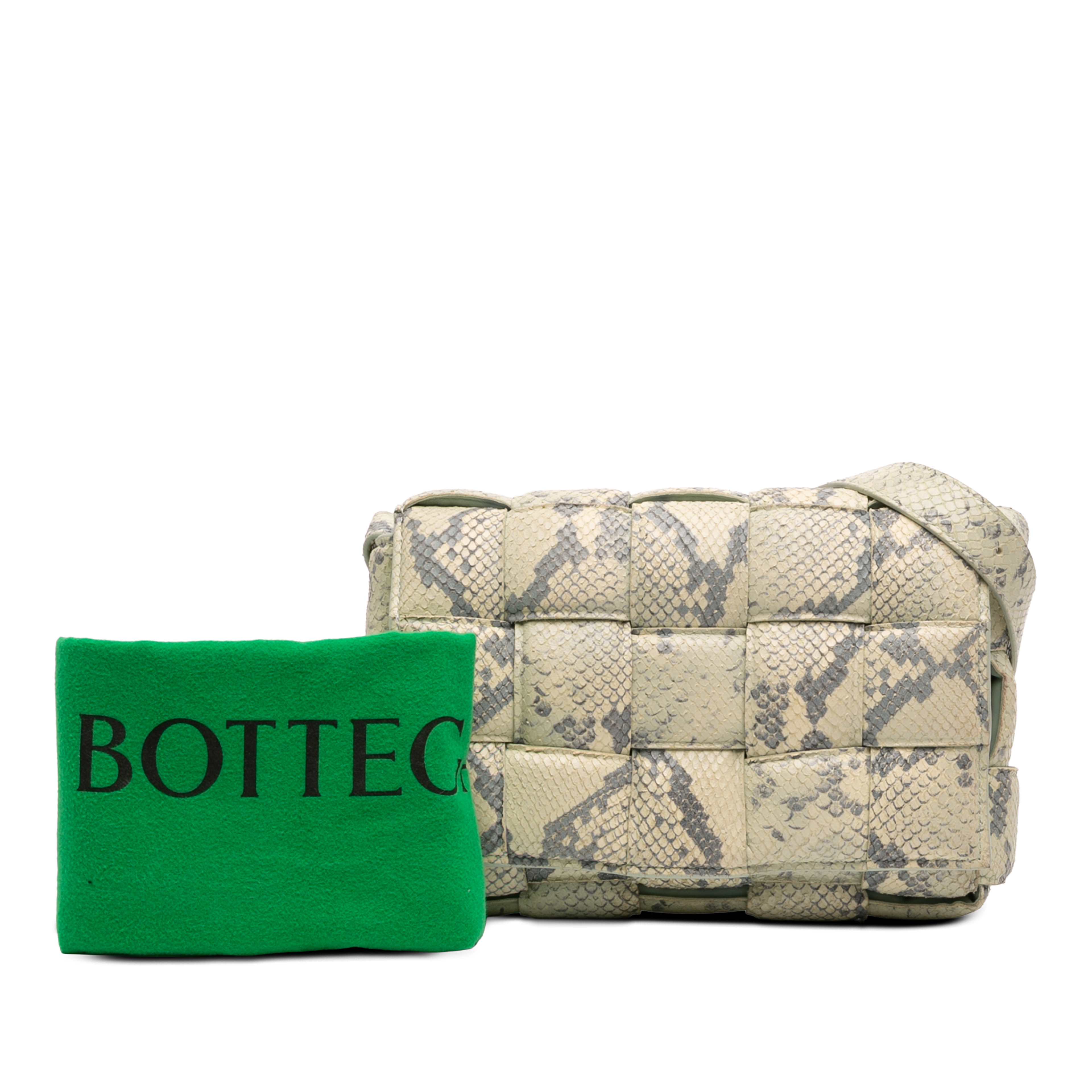 Bottega Veneta Python Embossed Goatskin Intrecciato Padded Cassette Crossbody, från Luxclusif, i färgen grön. Klicka för att öppna bilden i stort format