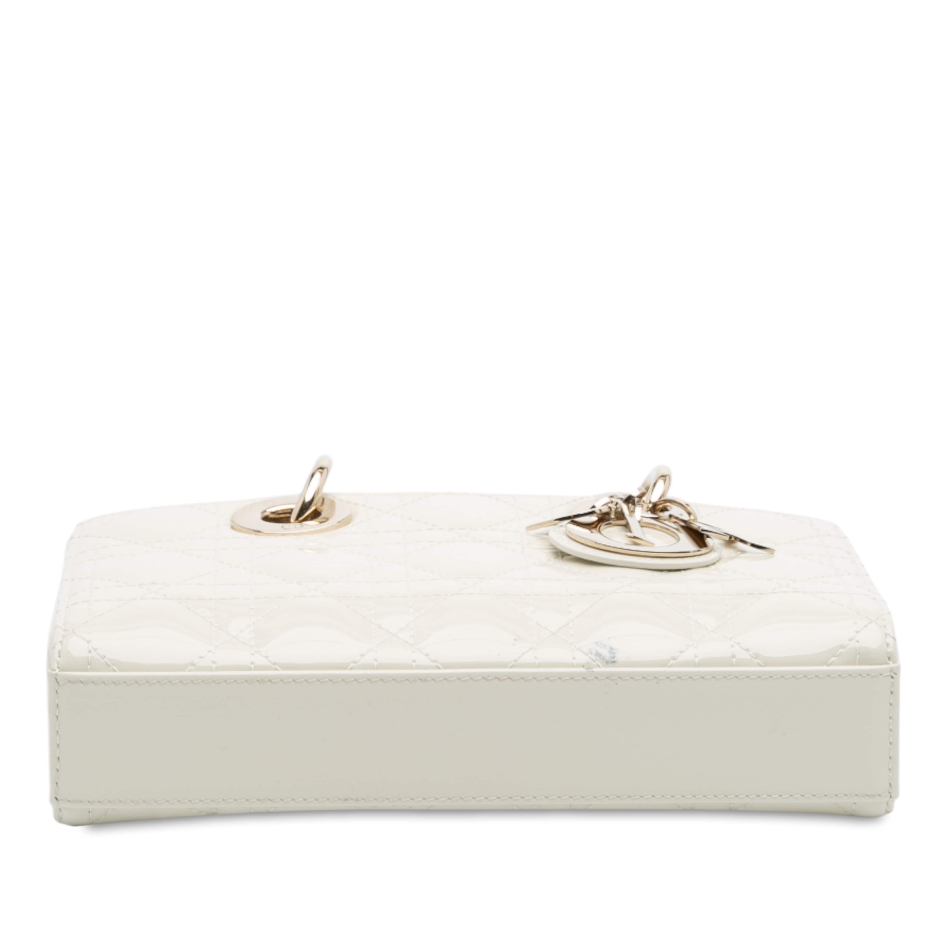 Dior Small Patent Cannage Lady D Joy, från Luxclusif, i färgen white. Klicka för att öppna bilden i stort format