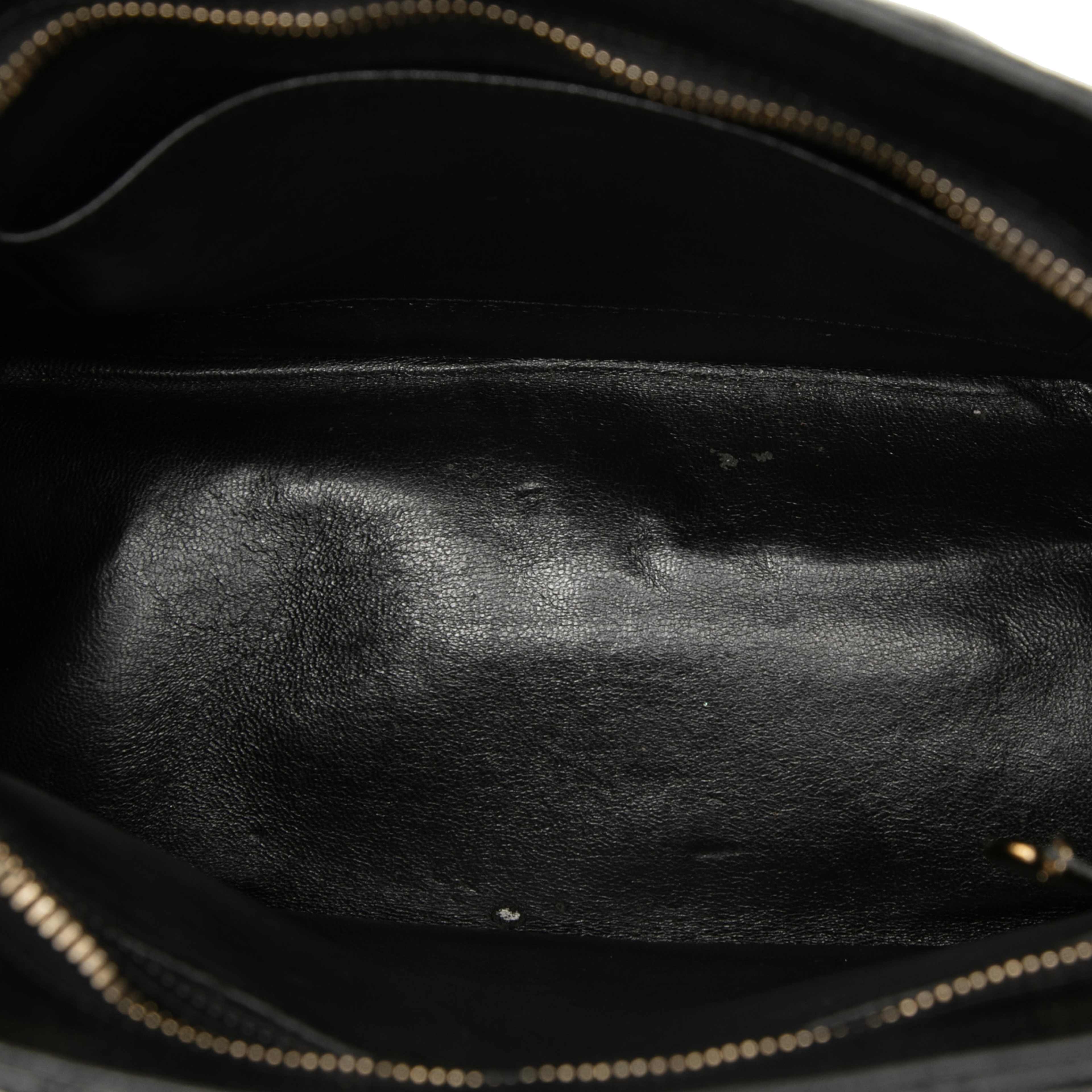 Chanel Caviar Medallion Tote, från Luxclusif, i färgen black. Klicka för att öppna bilden i stort format