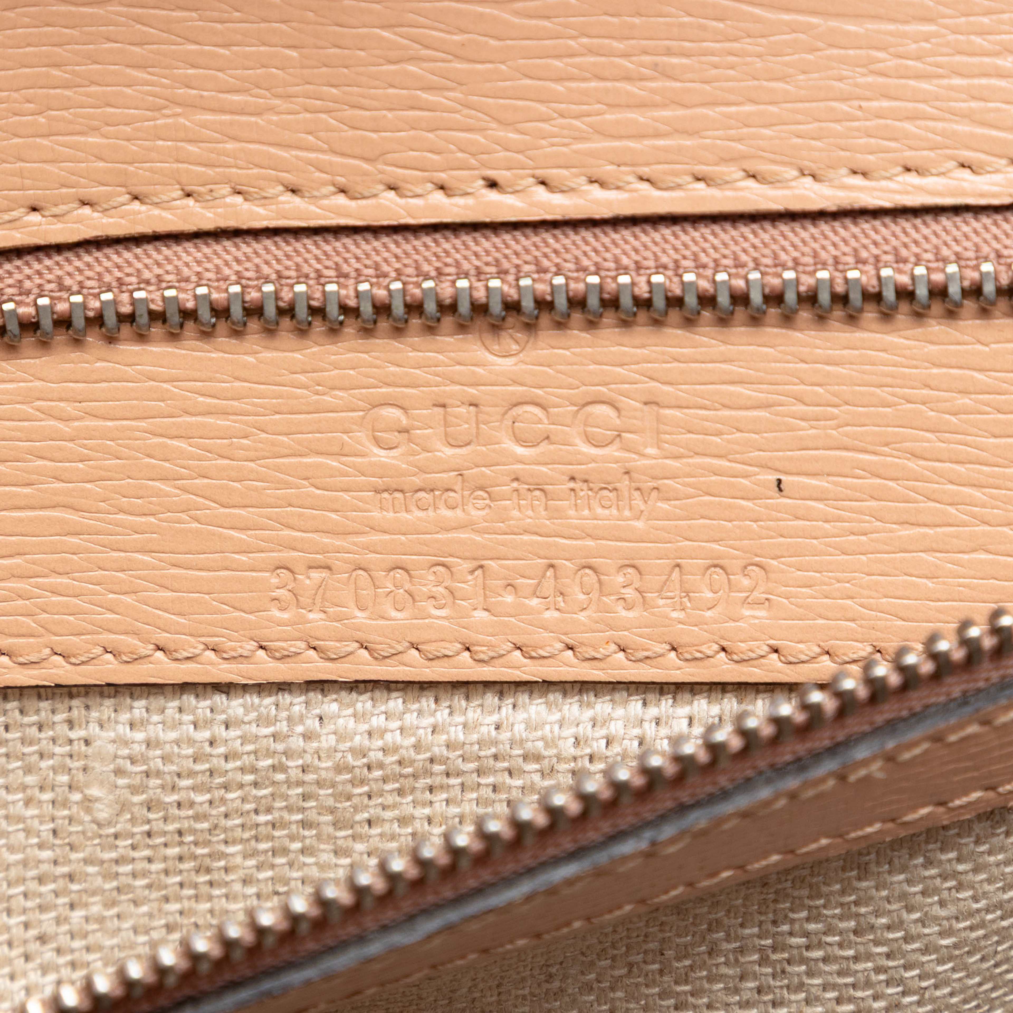 Gucci Small Calfskin Blooms Bamboo Daily Satchel, från Luxclusif, i färgen pink. Klicka för att öppna bilden i stort format