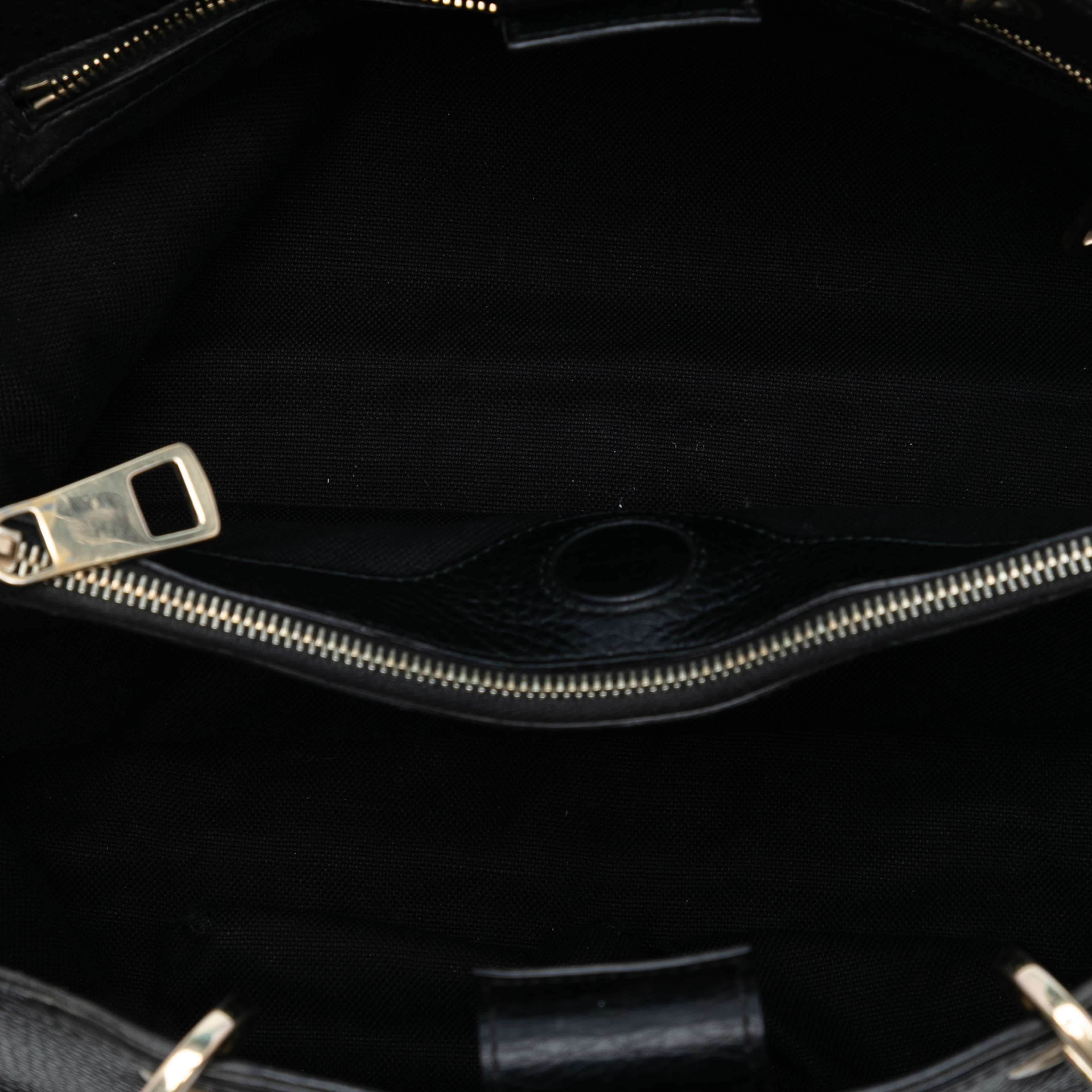 Gucci Medium Calfskin Bamboo Shopper Satchel, från Luxclusif, i färgen black. Klicka för att öppna bilden i stort format