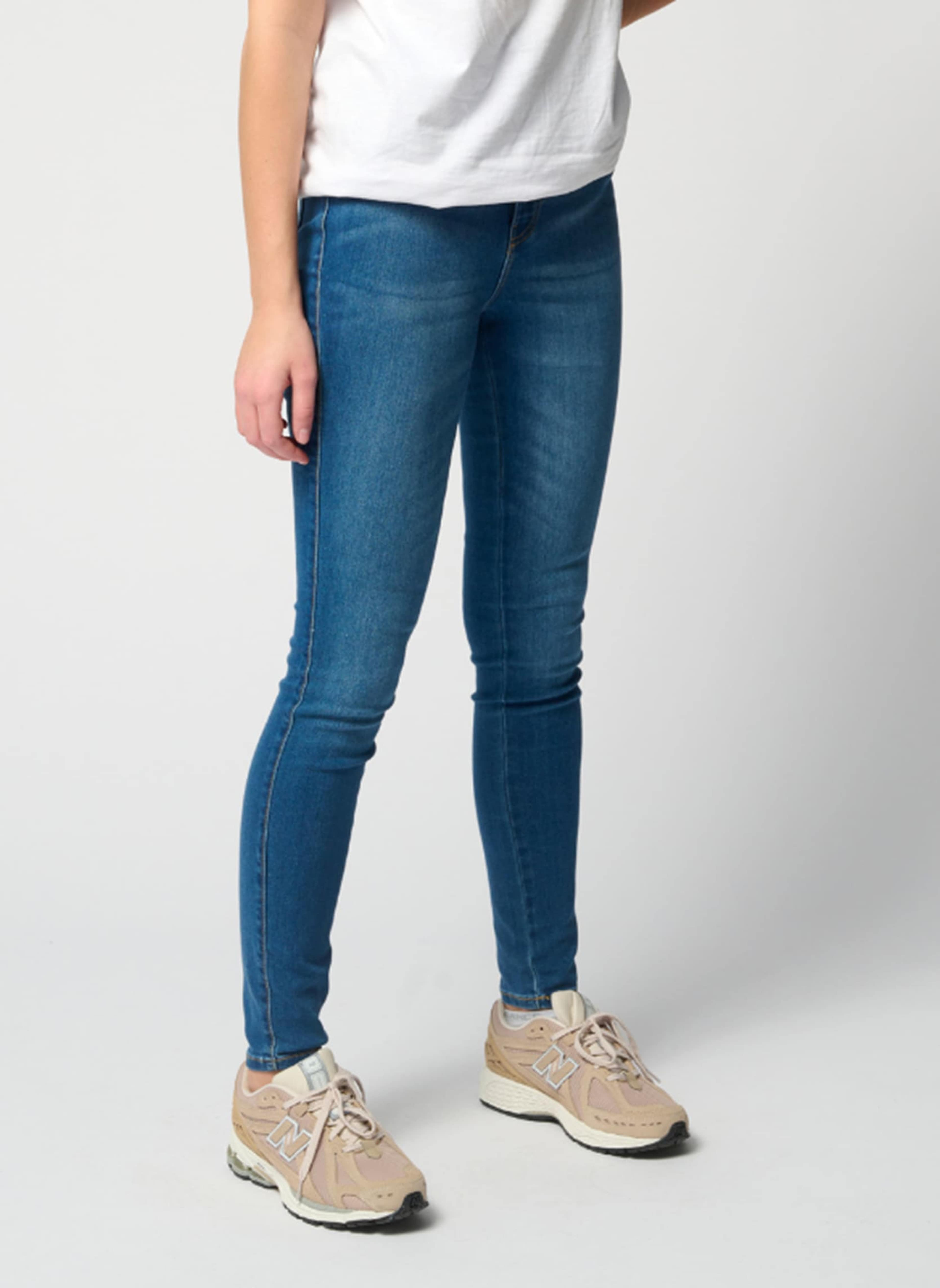 Performance Skinny Jeans