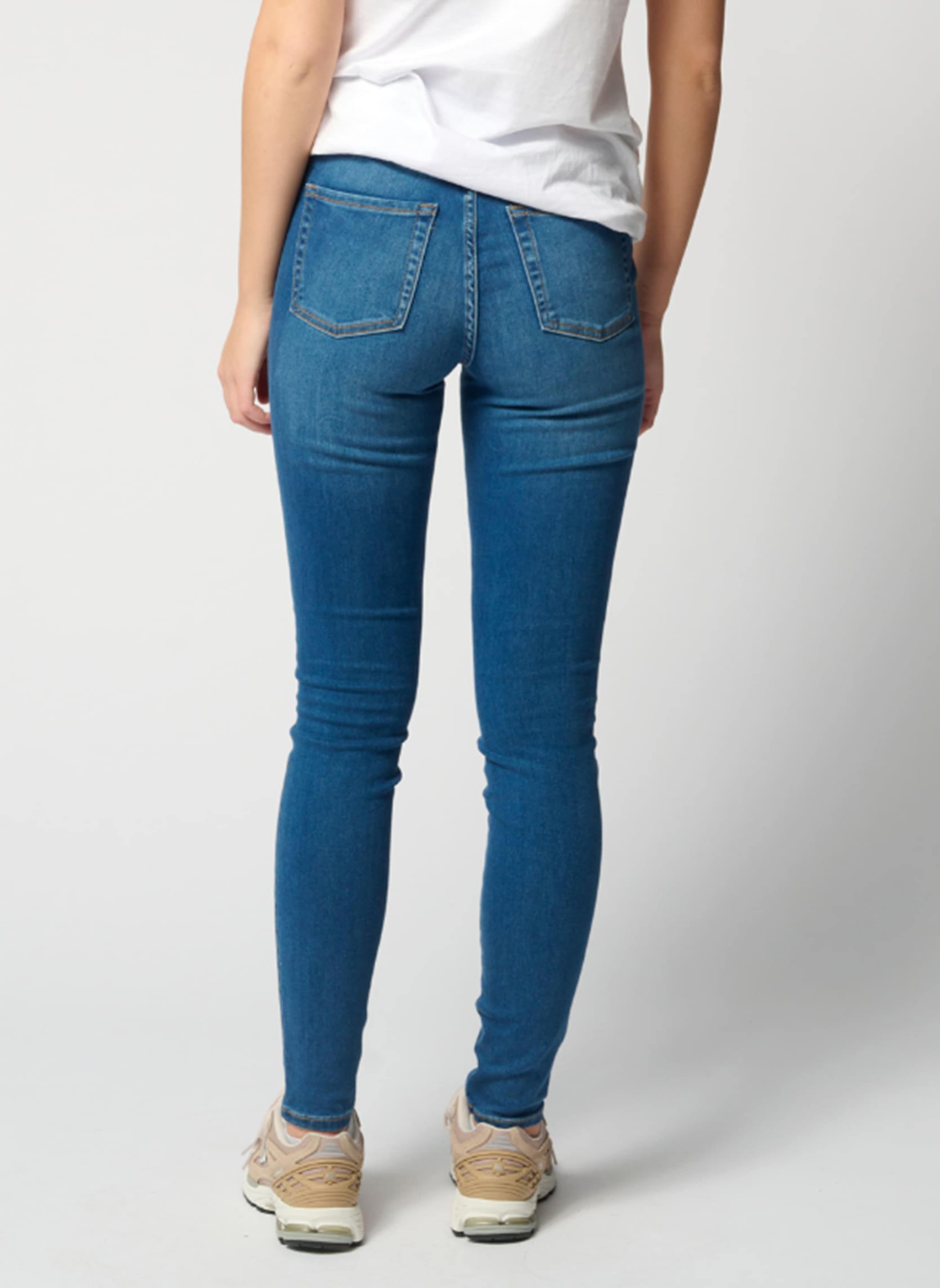 Performance Skinny Jeans