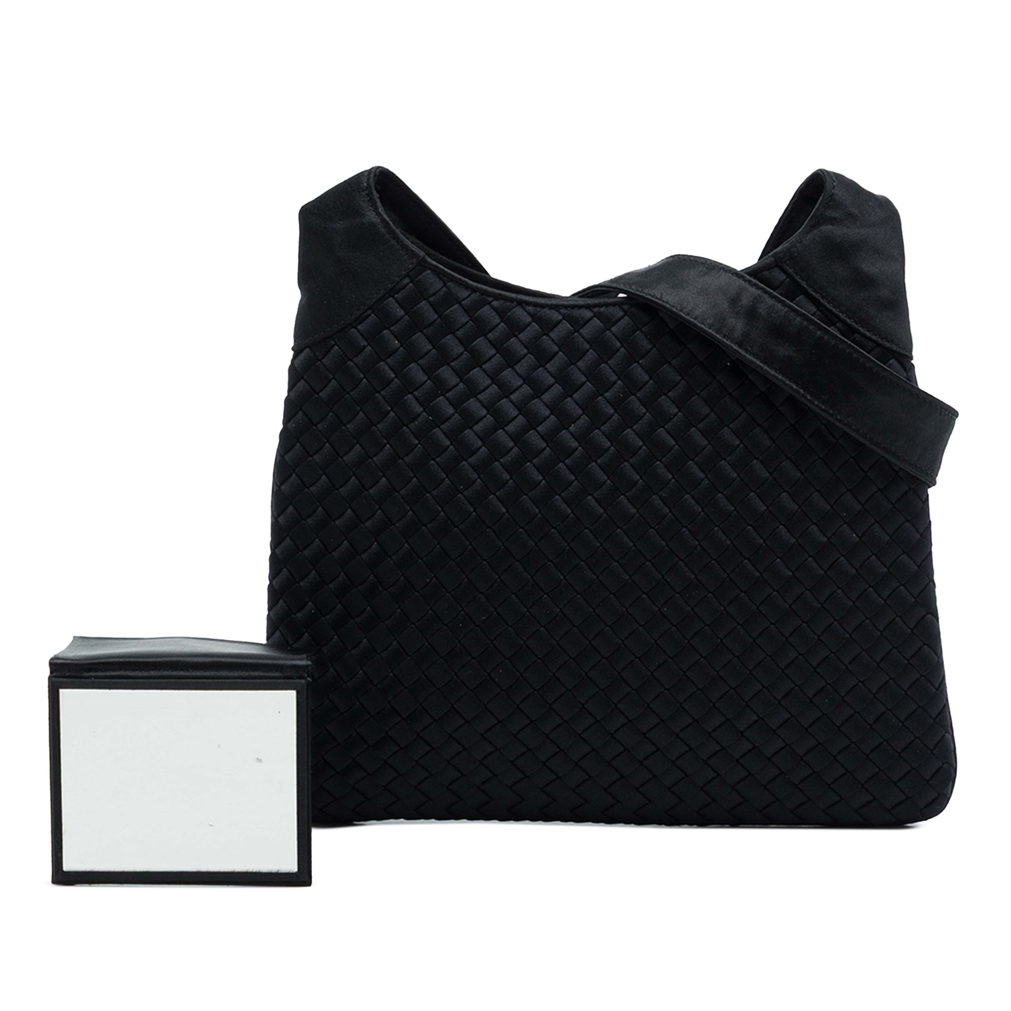 Bottega Veneta Satin Intrecciato Shoulder Bag, från Luxclusif, i färgen svart. Klicka för att öppna bilden i stort format