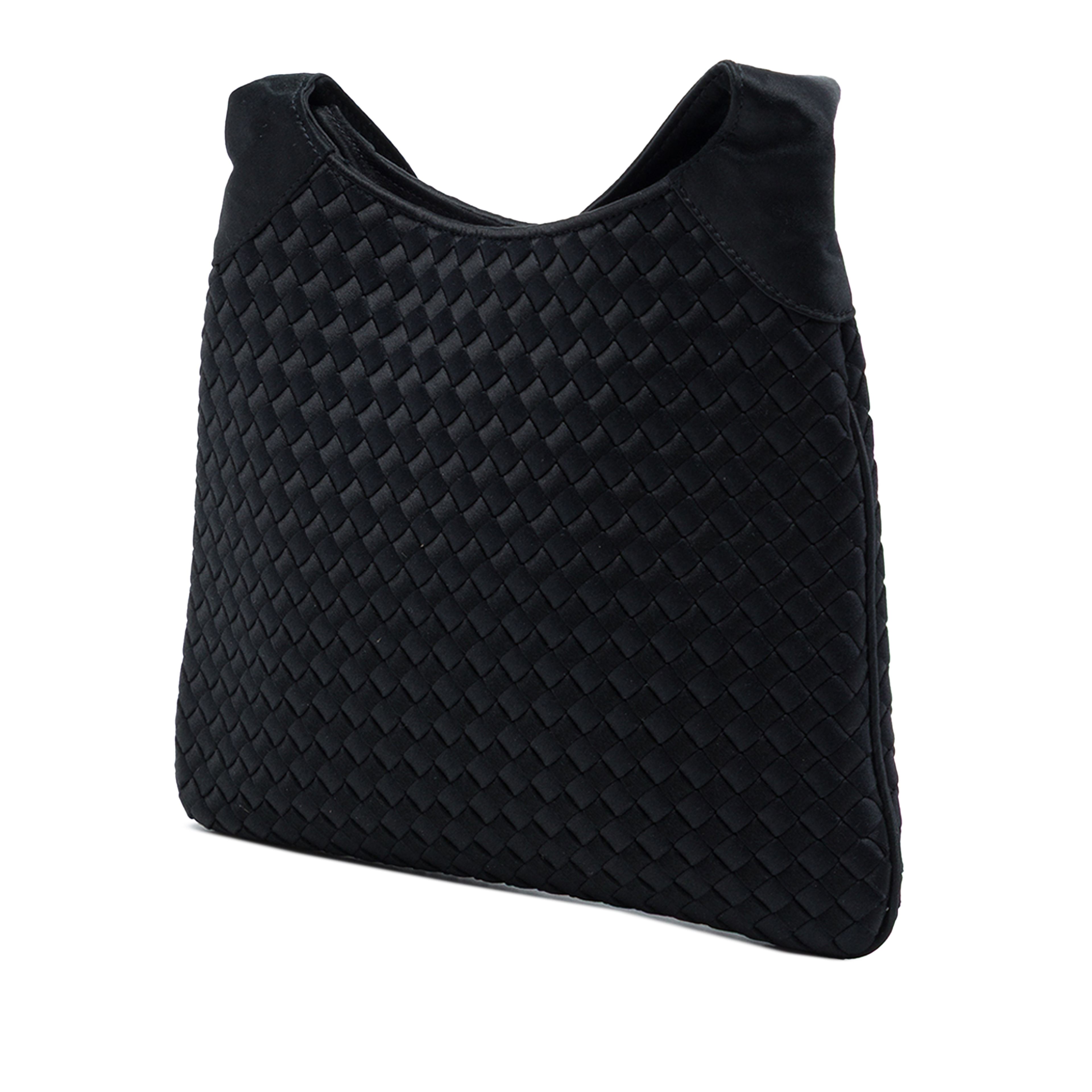Bottega Veneta Satin Intrecciato Shoulder Bag, från Luxclusif, i färgen svart. Klicka för att öppna bilden i stort format