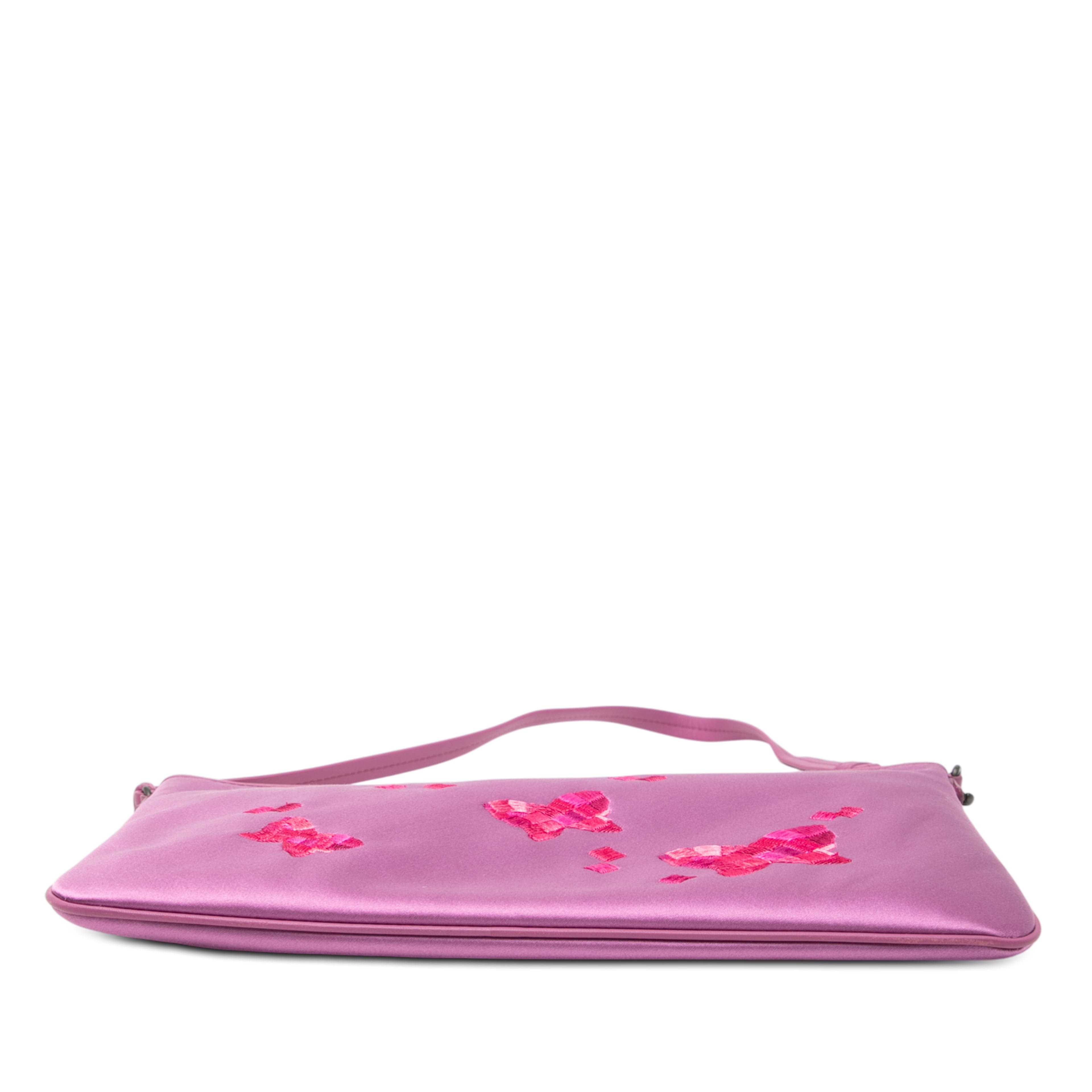 Bottega Veneta Satin Embroidered Butterflies Shoulder Bag, från Luxclusif, i färgen magenta. Klicka för att öppna bilden i stort format