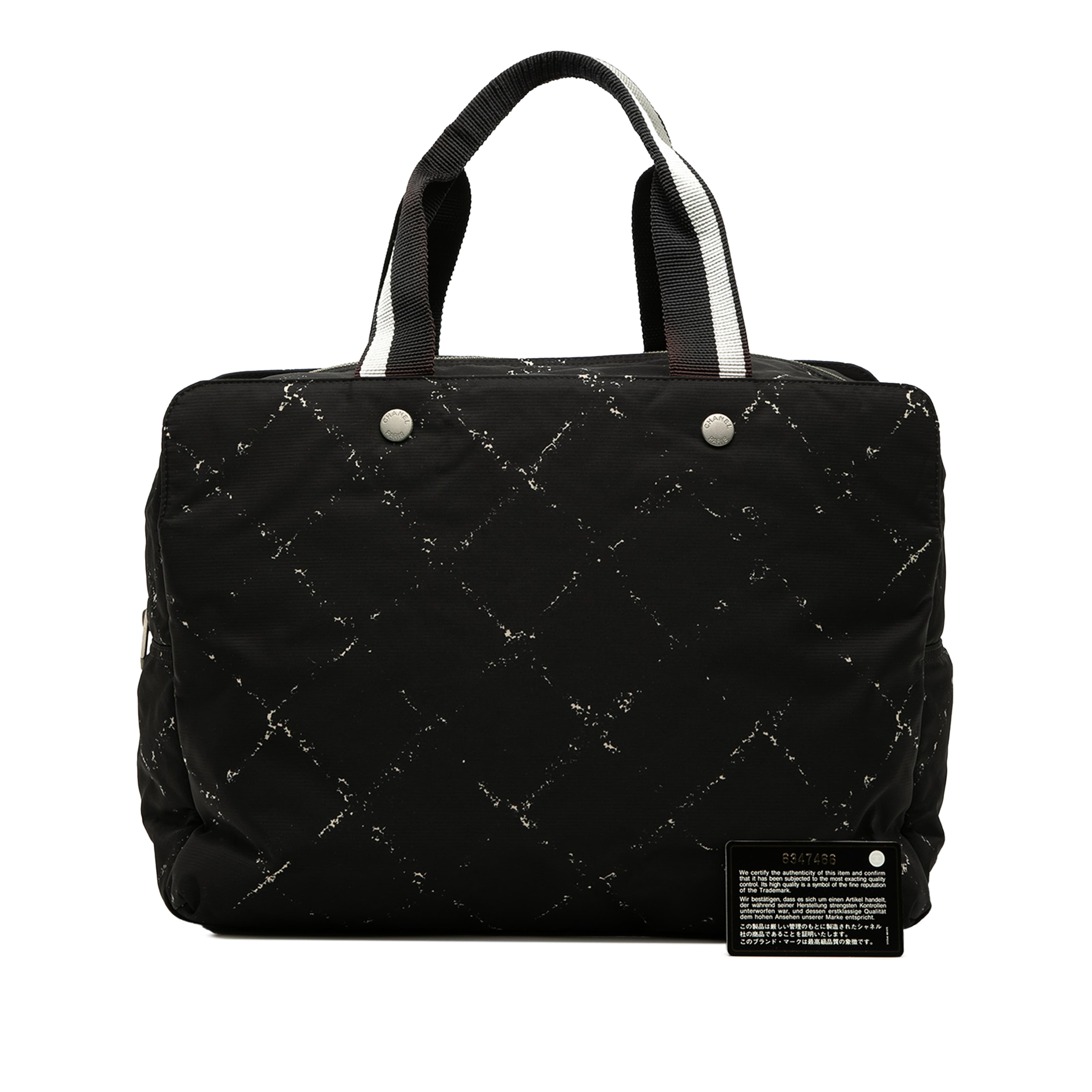 Chanel Old Travel Line Nylon Handbag, från Luxclusif, i färgen svart. Klicka för att öppna bilden i stort format