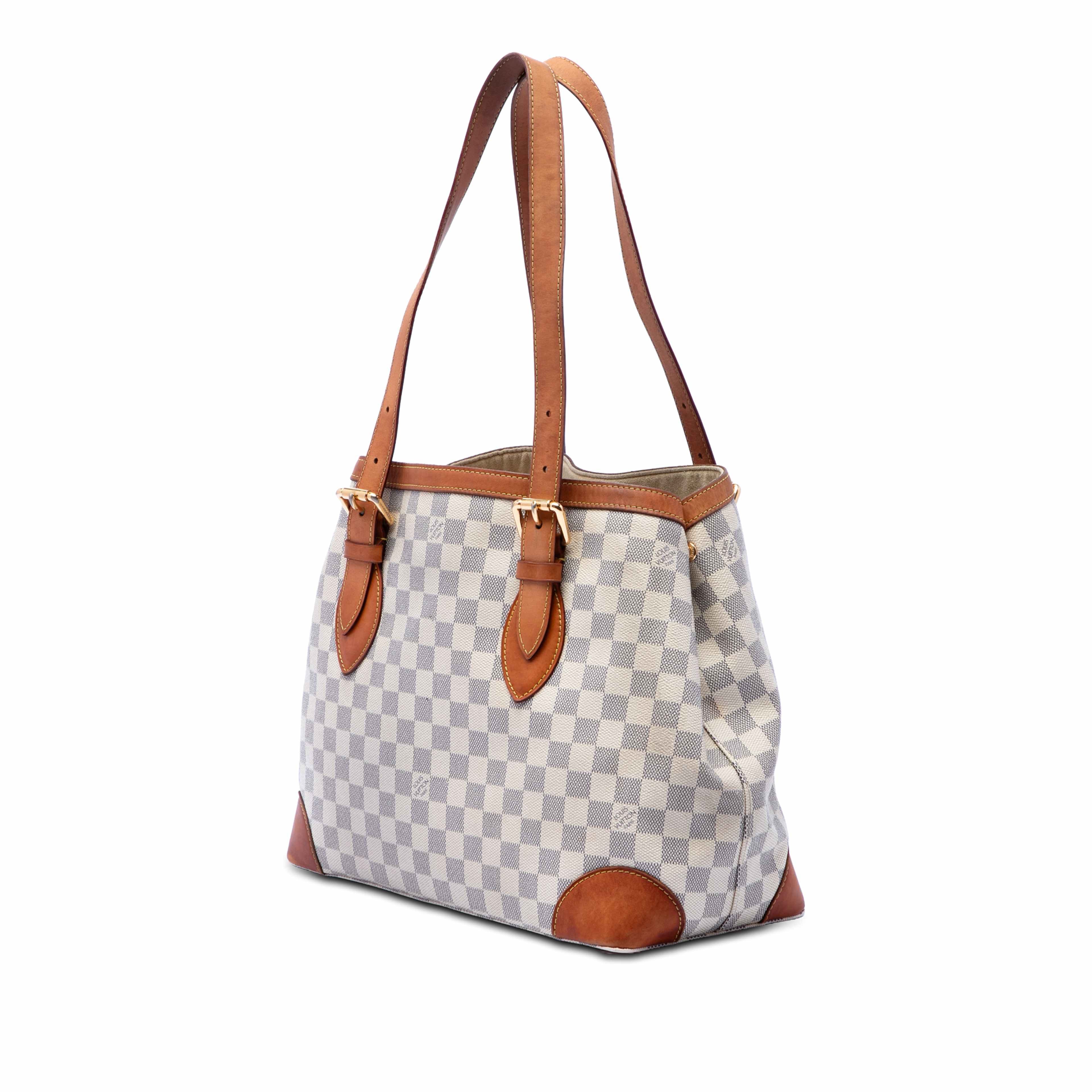 Louis Vuitton Damier Azur Hampstead Mm, från Luxclusif, i färgen white. Klicka för att öppna bilden i stort format