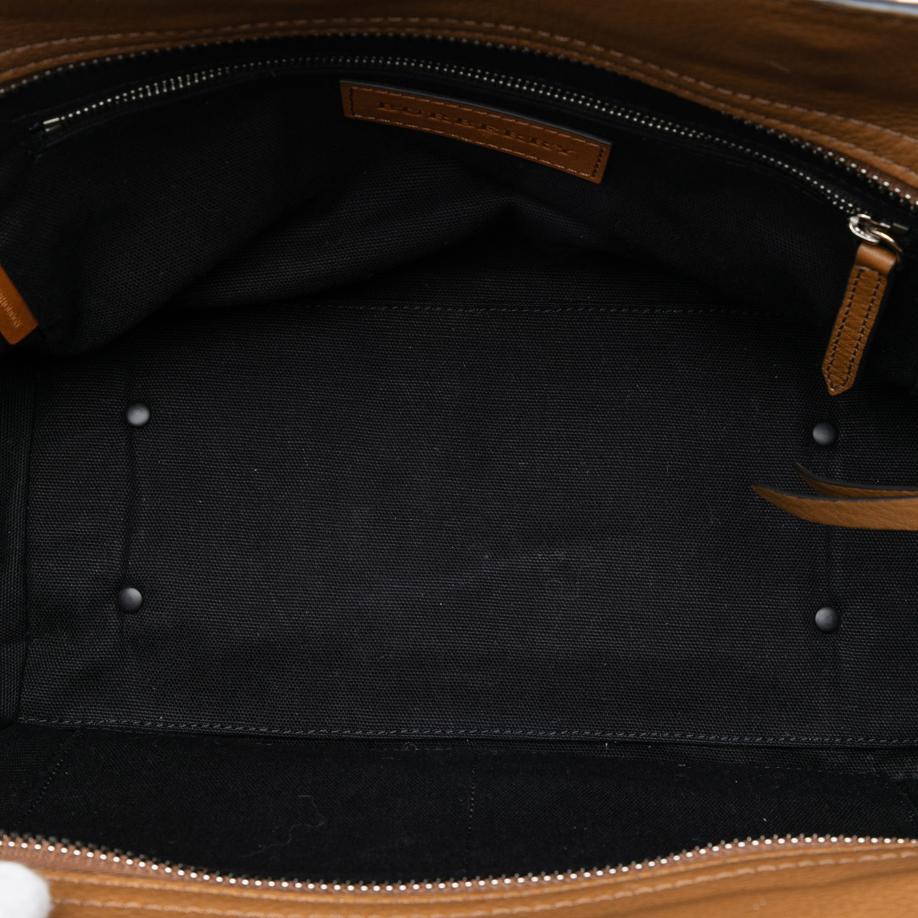 Burberry Medium Leather And House Check Harcourt Satchel, från Luxclusif, i färgen light brown. Klicka för att öppna bilden i stort format