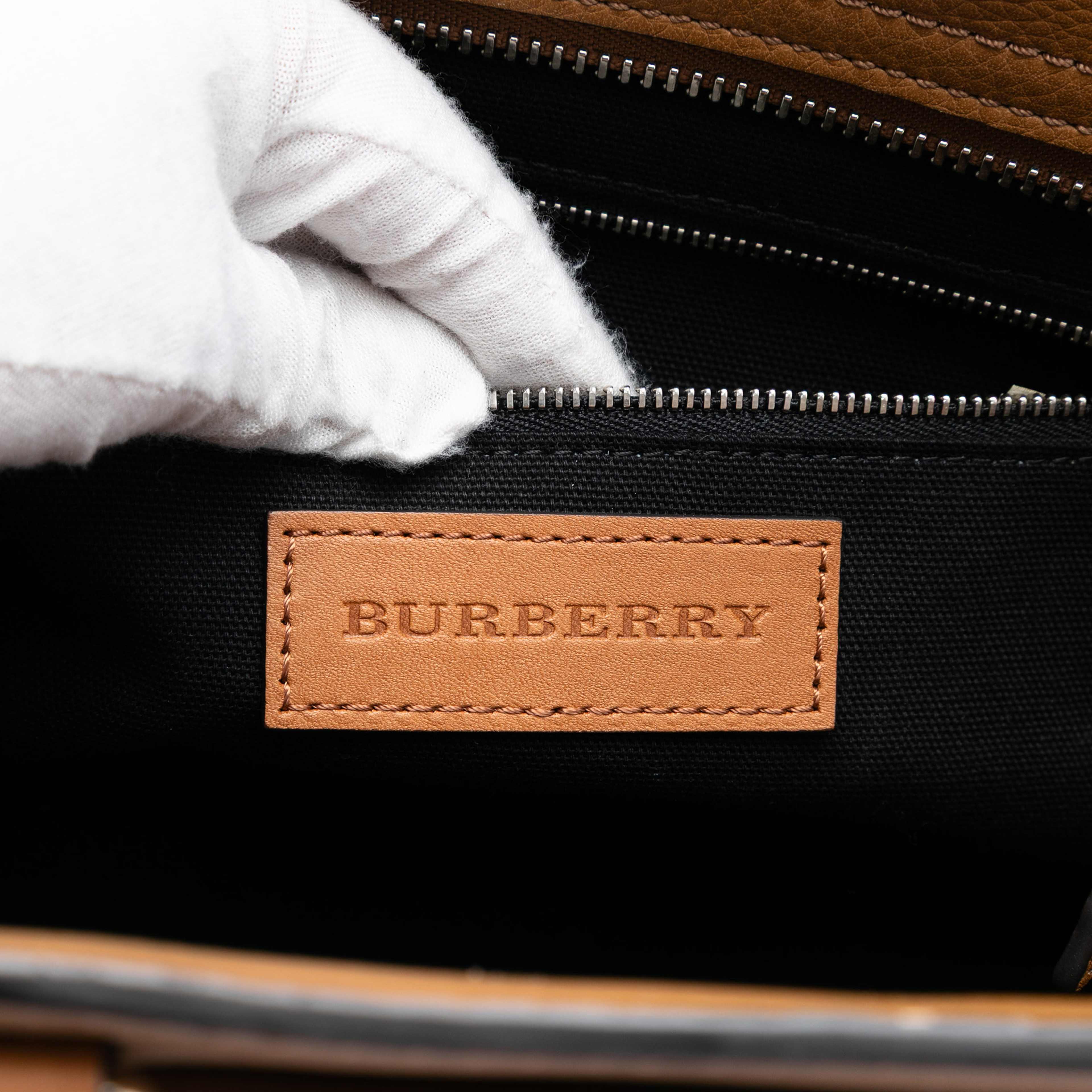 Burberry Medium Leather And House Check Harcourt Satchel, från Luxclusif, i färgen light brown. Klicka för att öppna bilden i stort format