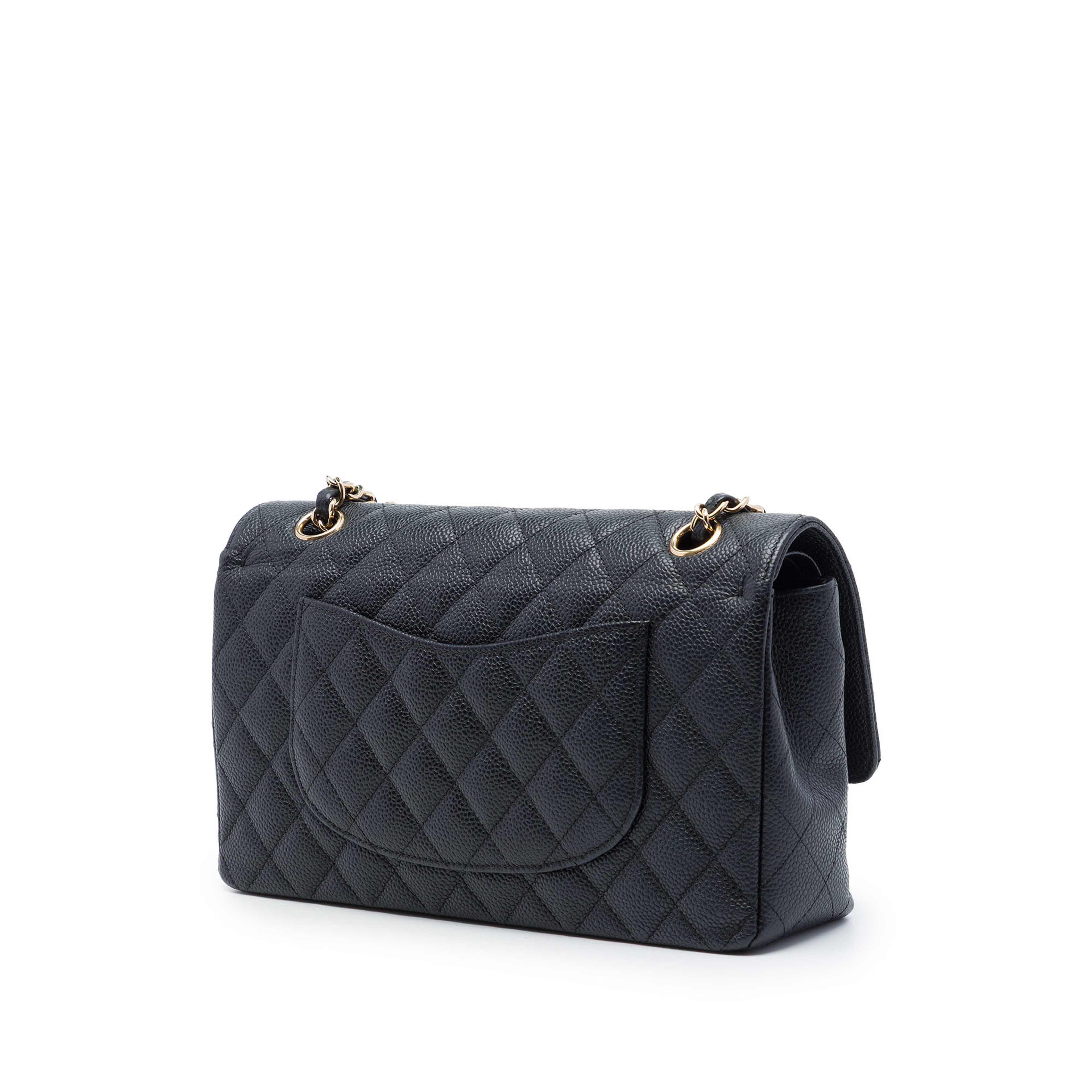 Chanel Medium Classic Caviar Double Flap, från Luxclusif, i färgen svart. Klicka för att öppna bilden i stort format