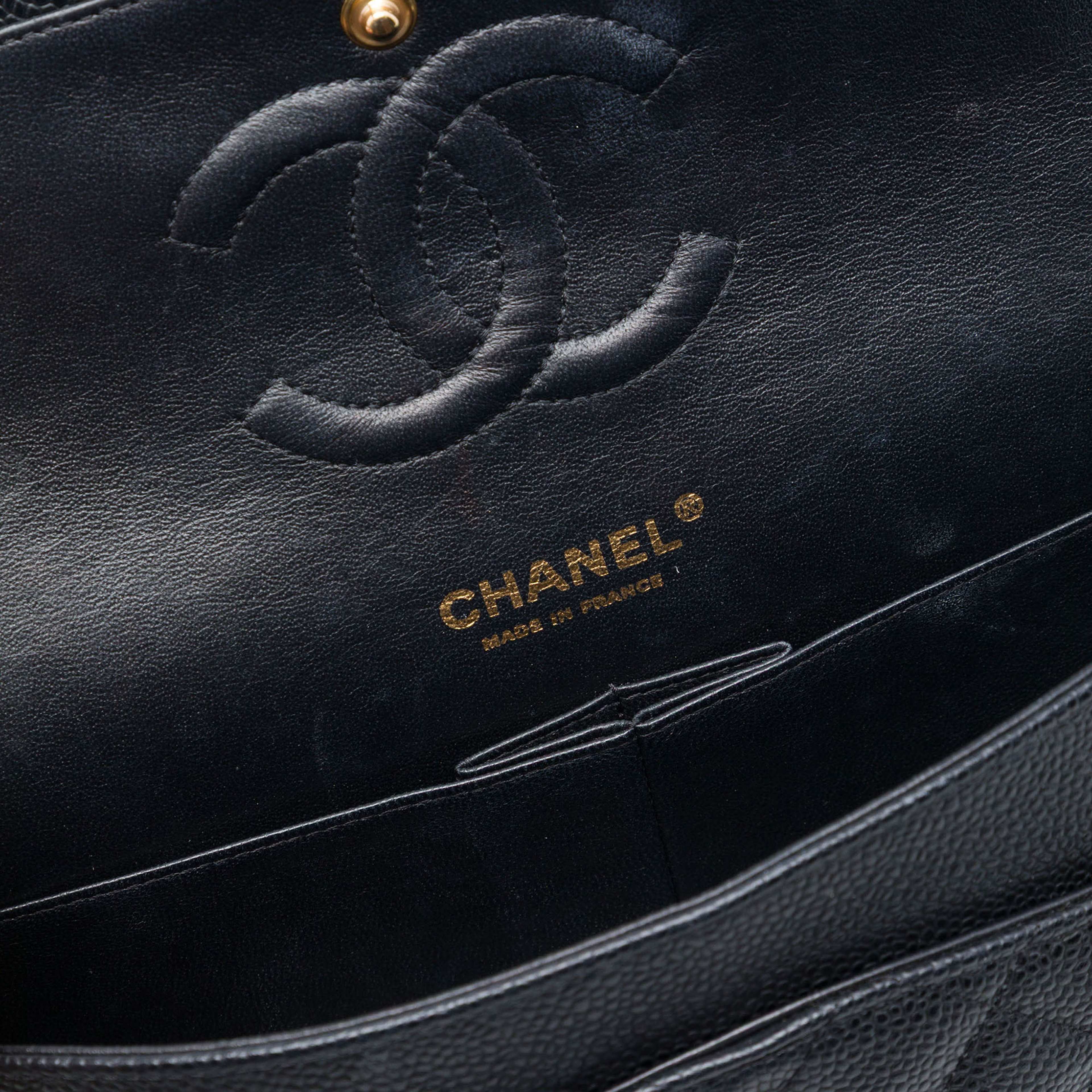 Chanel Medium Classic Caviar Double Flap, från Luxclusif, i färgen svart. Klicka för att öppna bilden i stort format