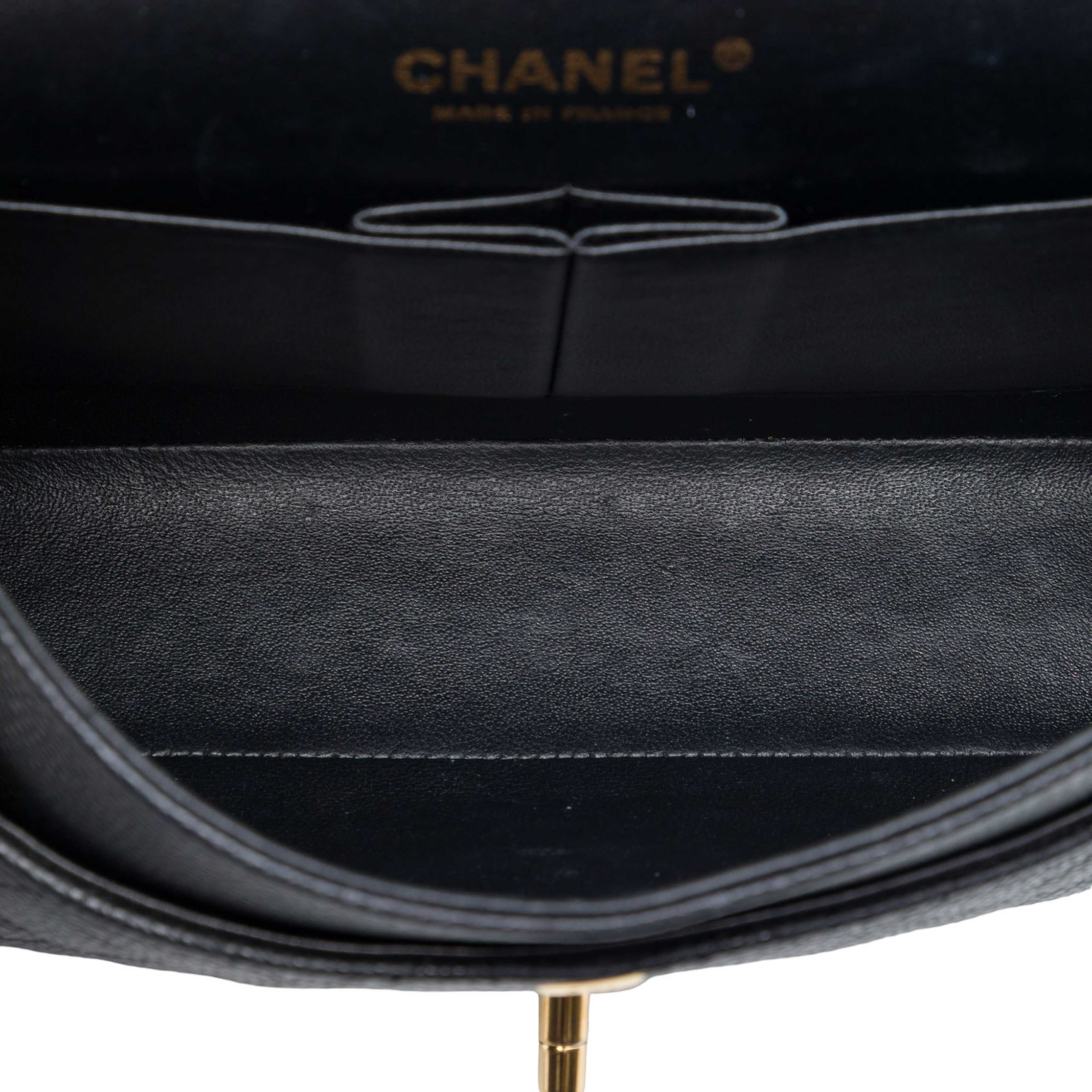 Chanel Medium Classic Caviar Double Flap, från Luxclusif, i färgen svart. Klicka för att öppna bilden i stort format