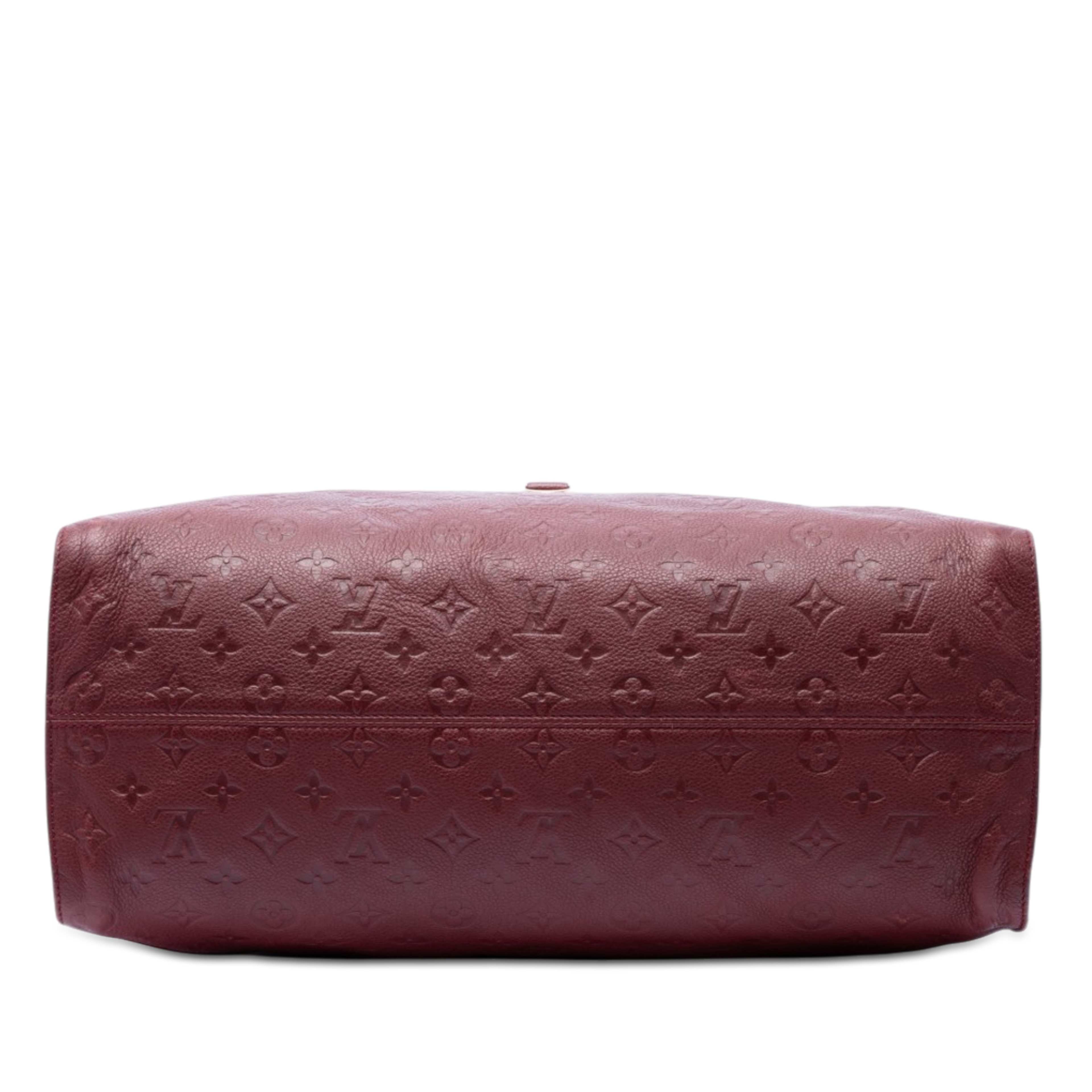 Louis Vuitton Monogram Empreinte Lumineuse Gm, från Luxclusif, i färgen bordeaux. Klicka för att öppna bilden i stort format