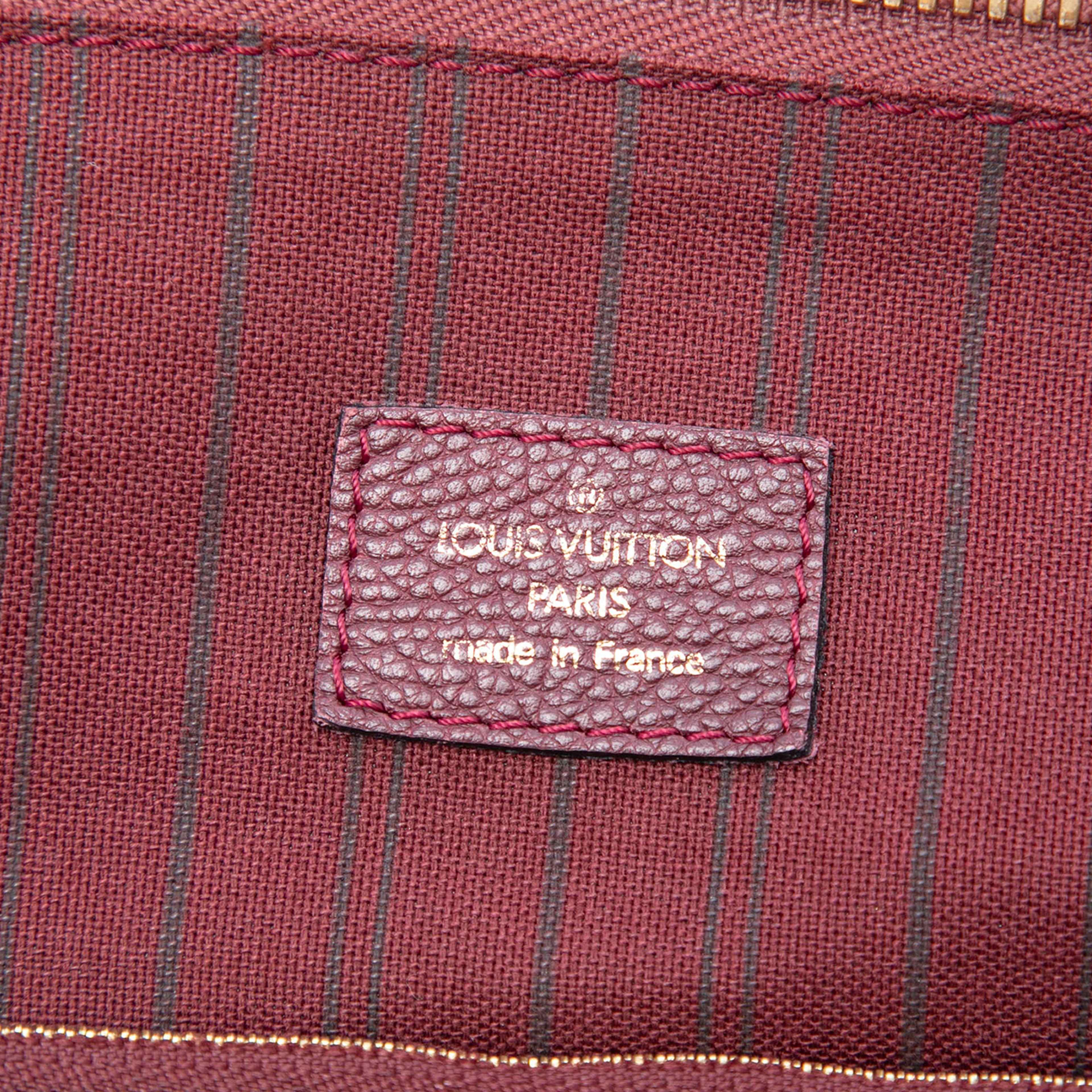 Louis Vuitton Monogram Empreinte Lumineuse Gm, från Luxclusif, i färgen bordeaux. Klicka för att öppna bilden i stort format