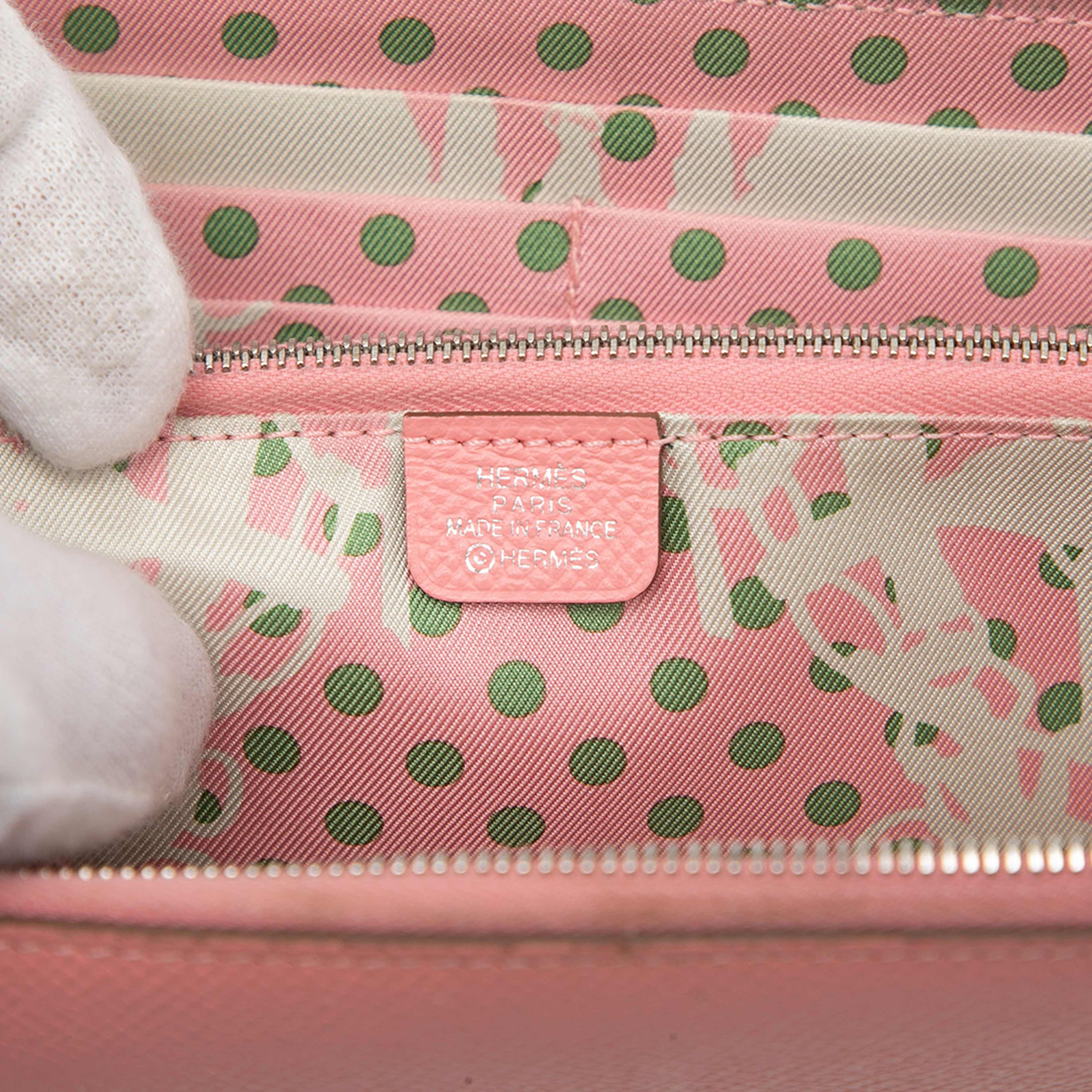 Hermès Epsom Silk'in Classique Long Wallet, från Luxclusif, i färgen pink. Klicka för att öppna bilden i stort format