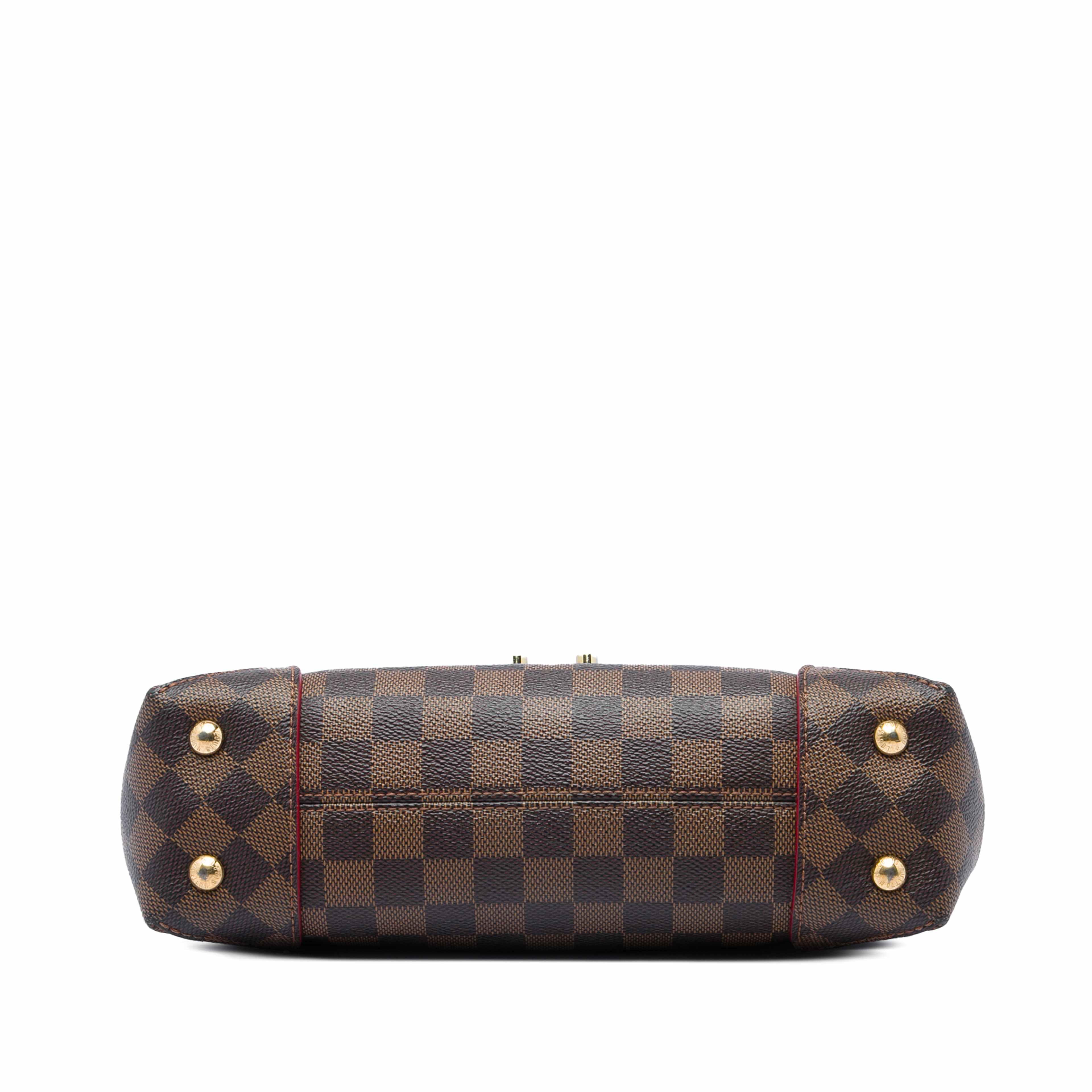 Louis Vuitton Damier Ebene Caissa Clutch, från Luxclusif, i färgen brun. Klicka för att öppna bilden i stort format