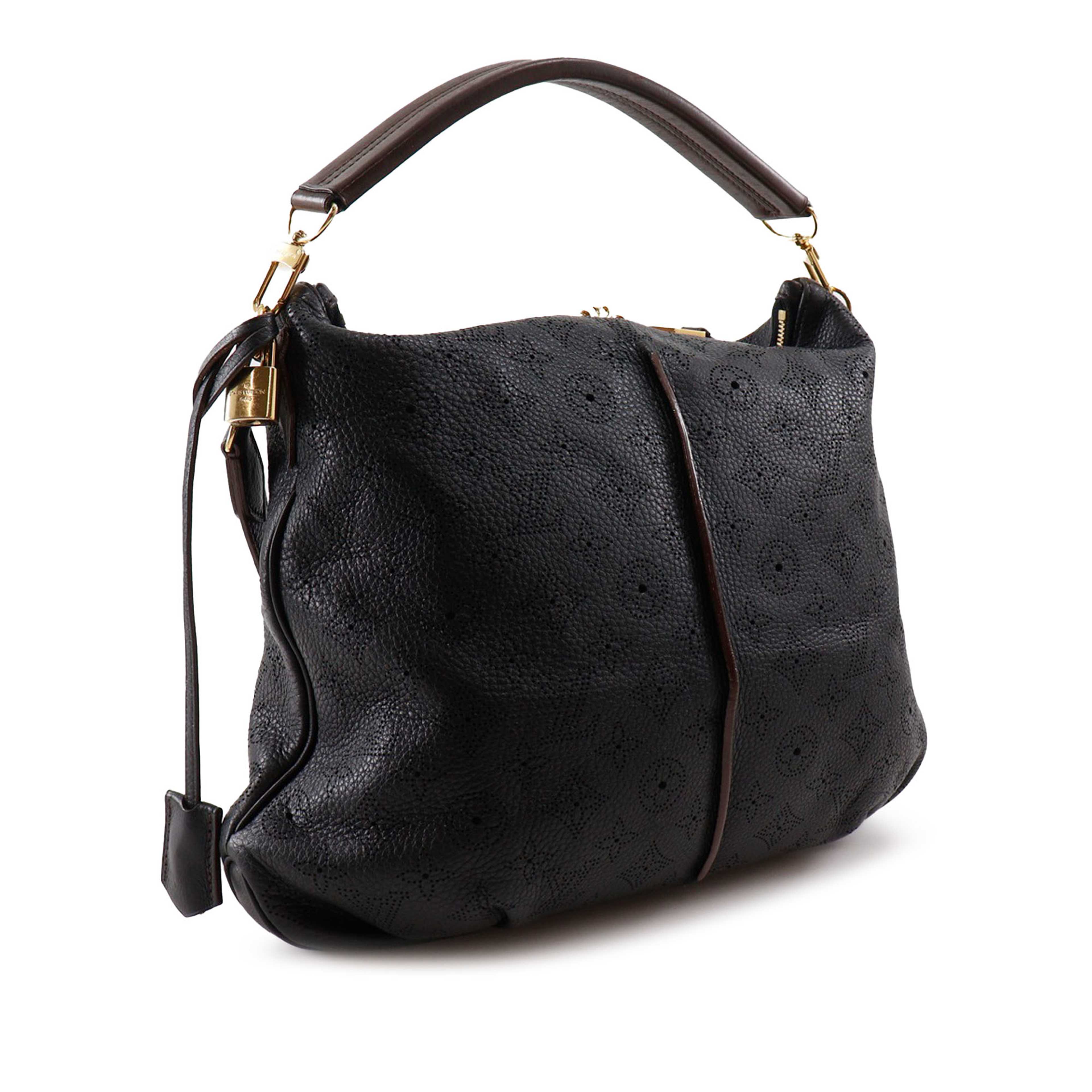 Louis Vuitton Monogram Mahina Selene Mm, från Luxclusif, i färgen black. Klicka för att öppna bilden i stort format