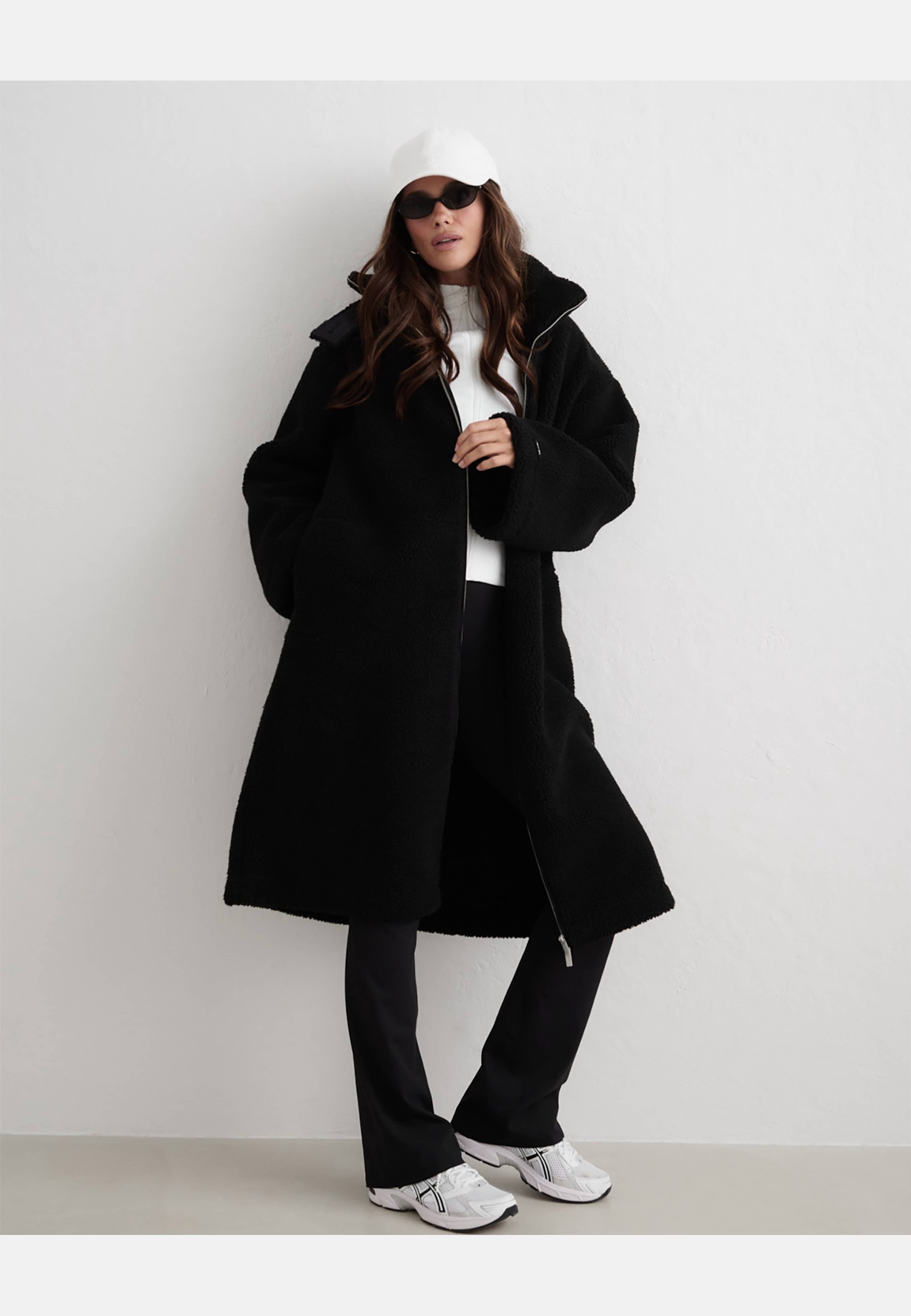 Pile Coat, från aim'n, i färgen black. Klicka för att öppna bilden i stort format