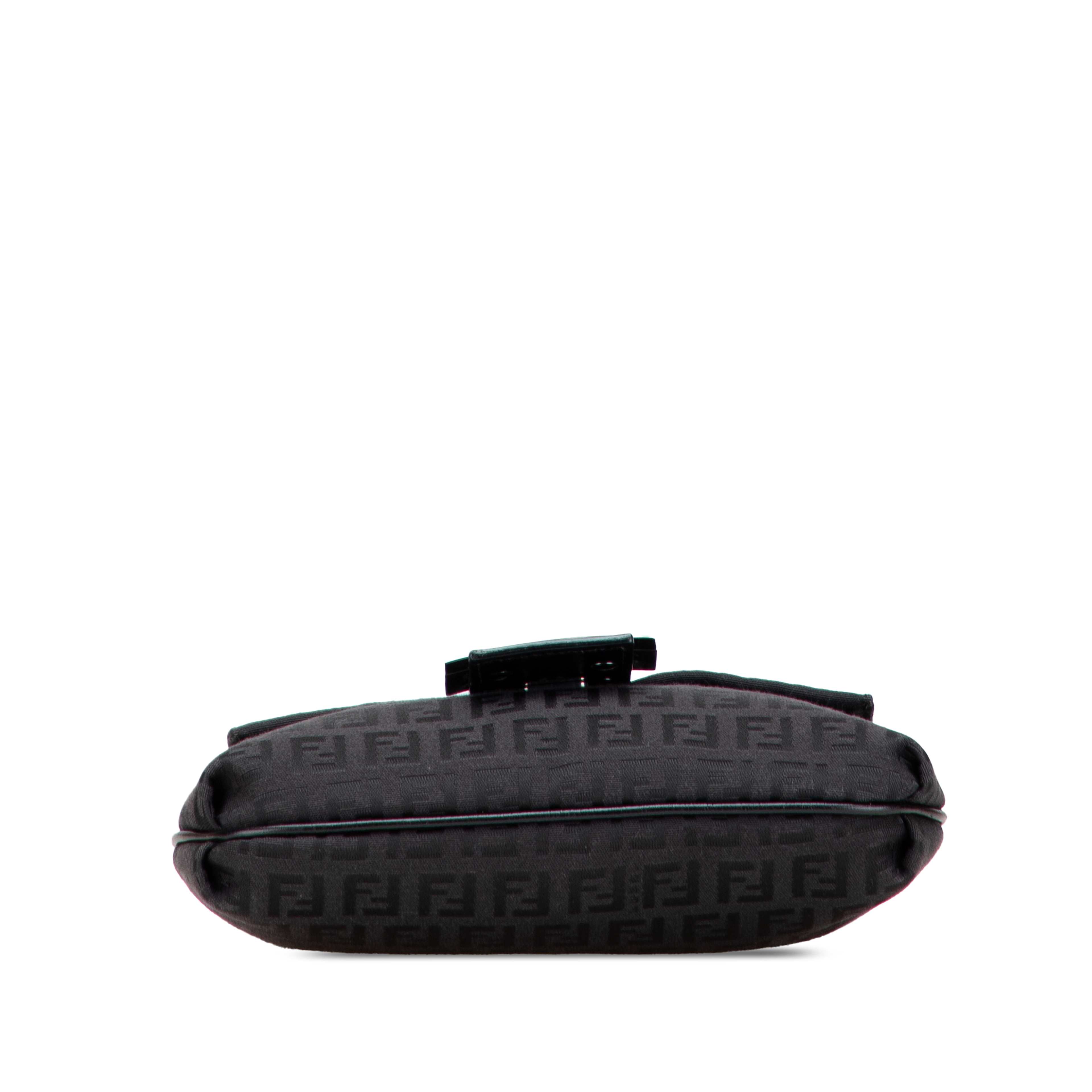 Fendi Zucchino Canvas Crossbody, från Luxclusif, i färgen svart. Klicka för att öppna bilden i stort format