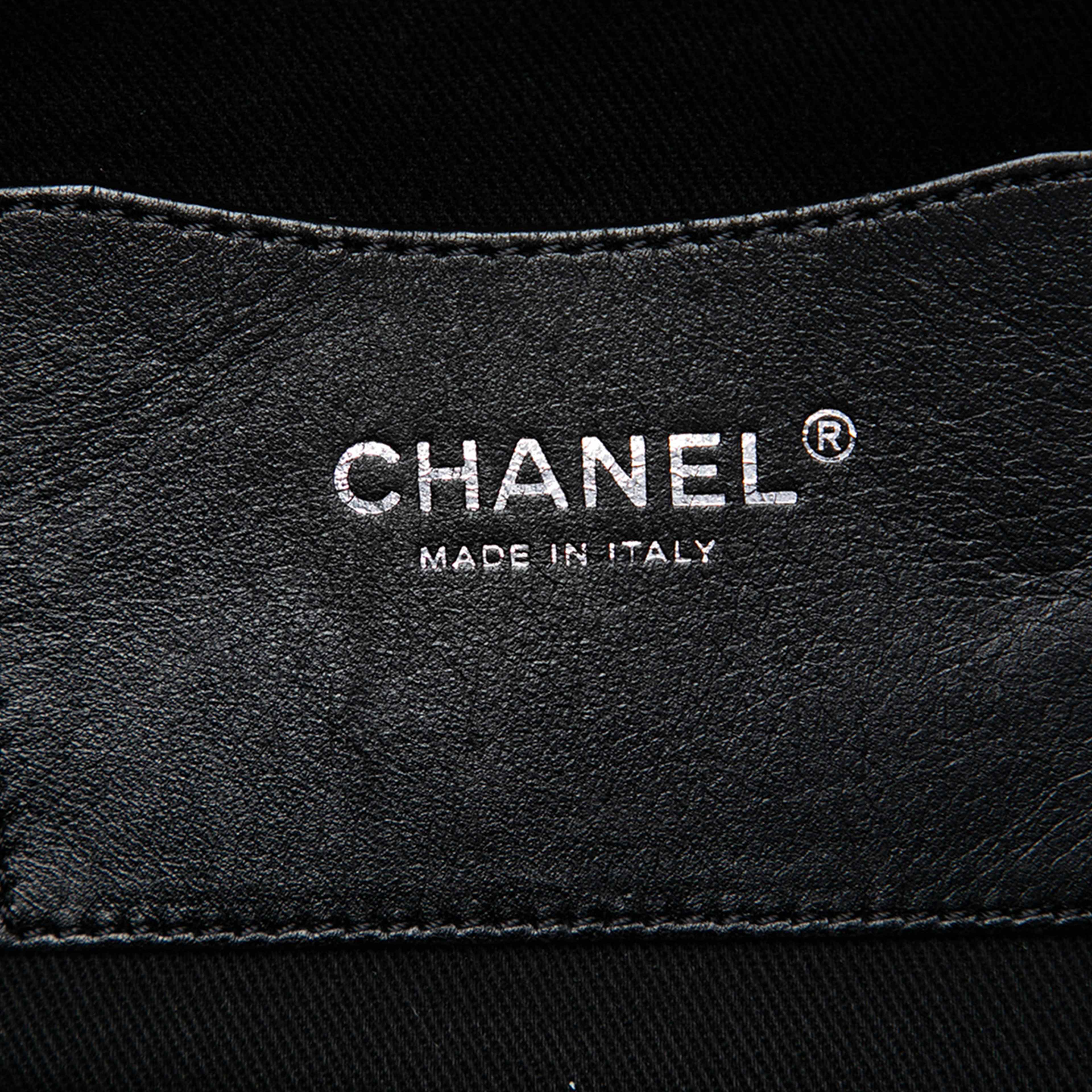 Chanel Cc Quilted Lambskin Wild Stitch Chain Tote, från Luxclusif, i färgen svart. Klicka för att öppna bilden i stort format