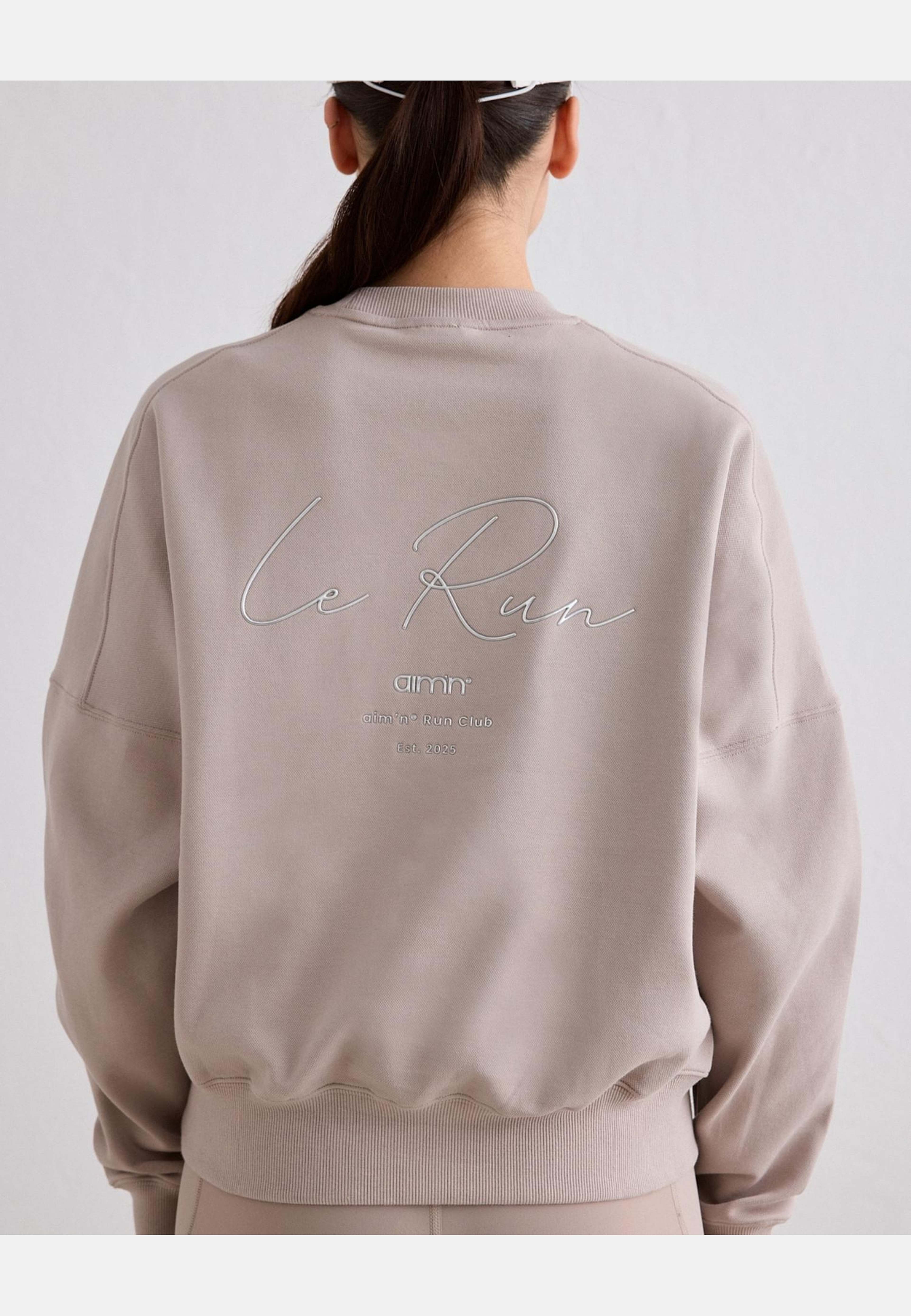Le Run Running Sweatshirt, från aim'n, i färgen dark clay. Klicka för att öppna bilden i stort format