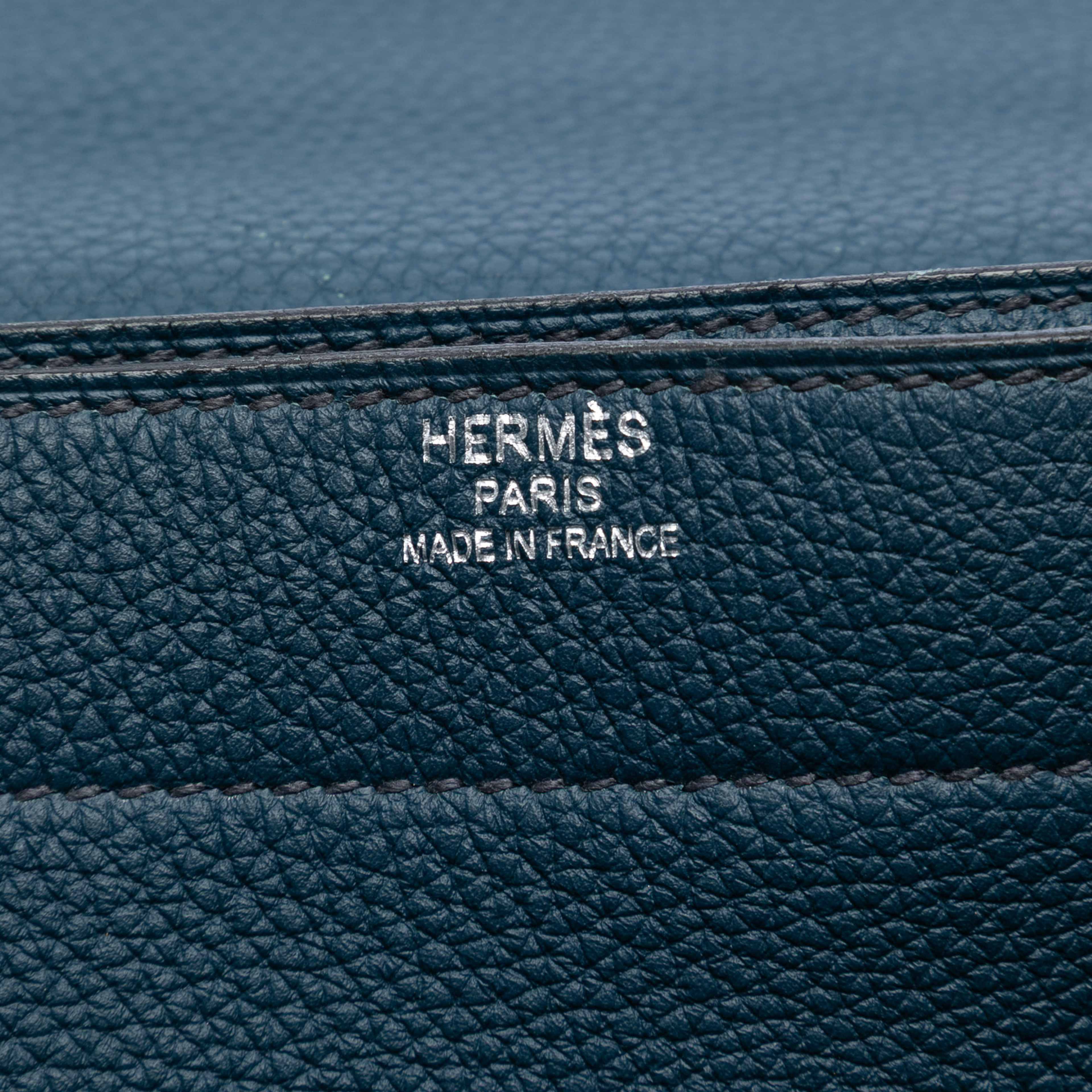 Hermès Togo Sac A Depeches 38, från Luxclusif, i färgen peacock. Klicka för att öppna bilden i stort format