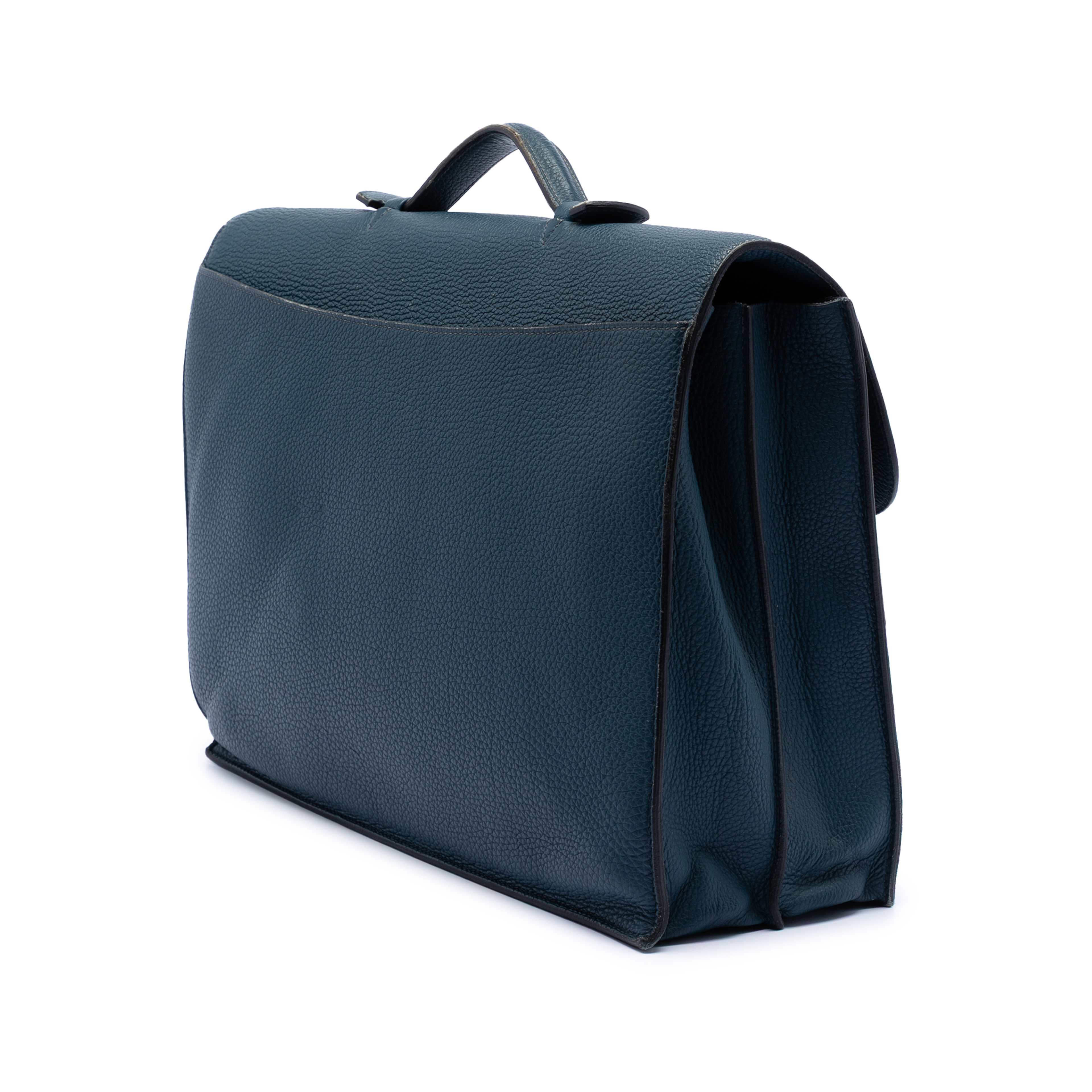 Hermès Togo Sac A Depeches 38, från Luxclusif, i färgen peacock. Klicka för att öppna bilden i stort format