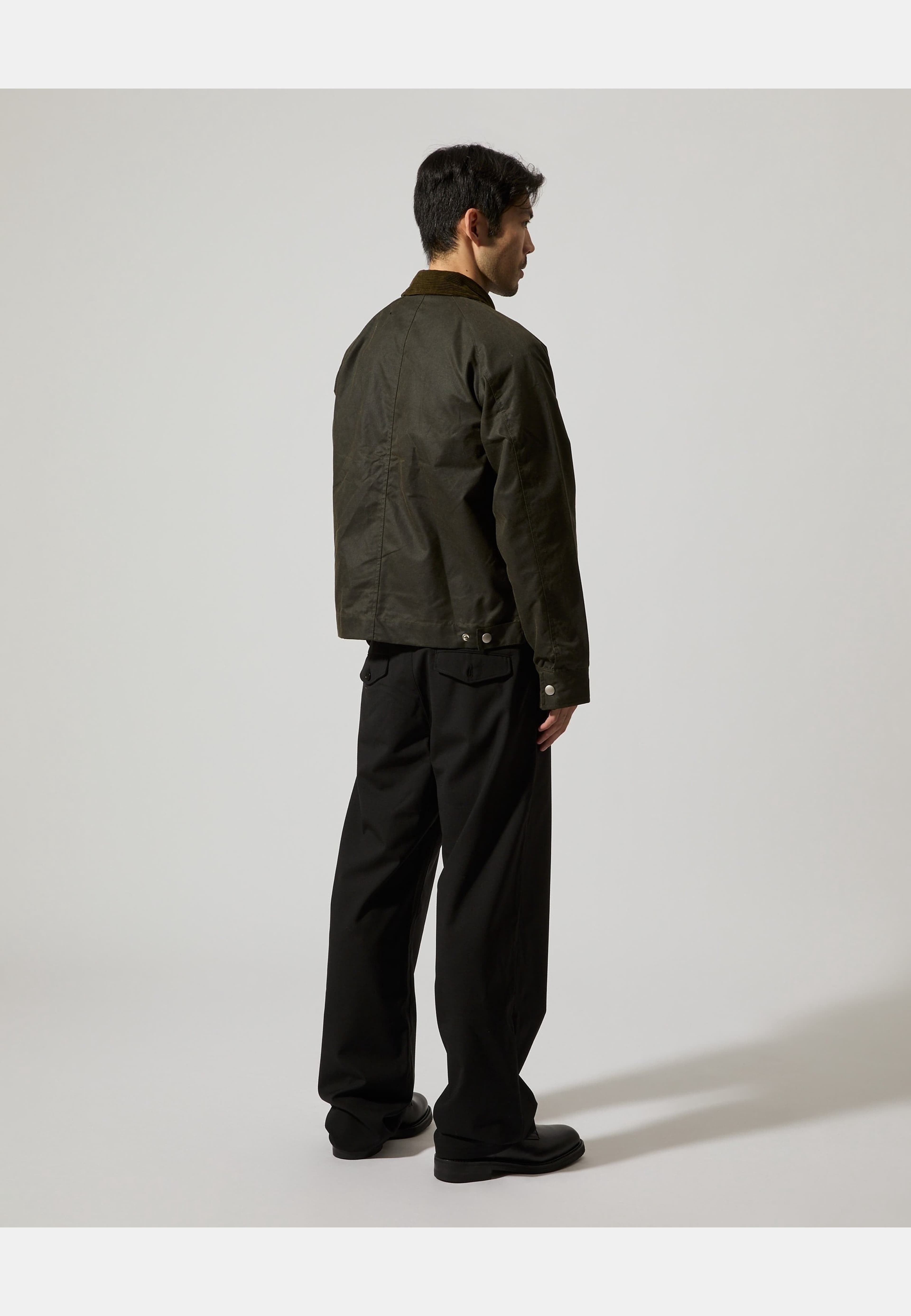 Carter Wax, från Brixtol Textiles, i färgen olive. Klicka för att öppna bilden i stort format