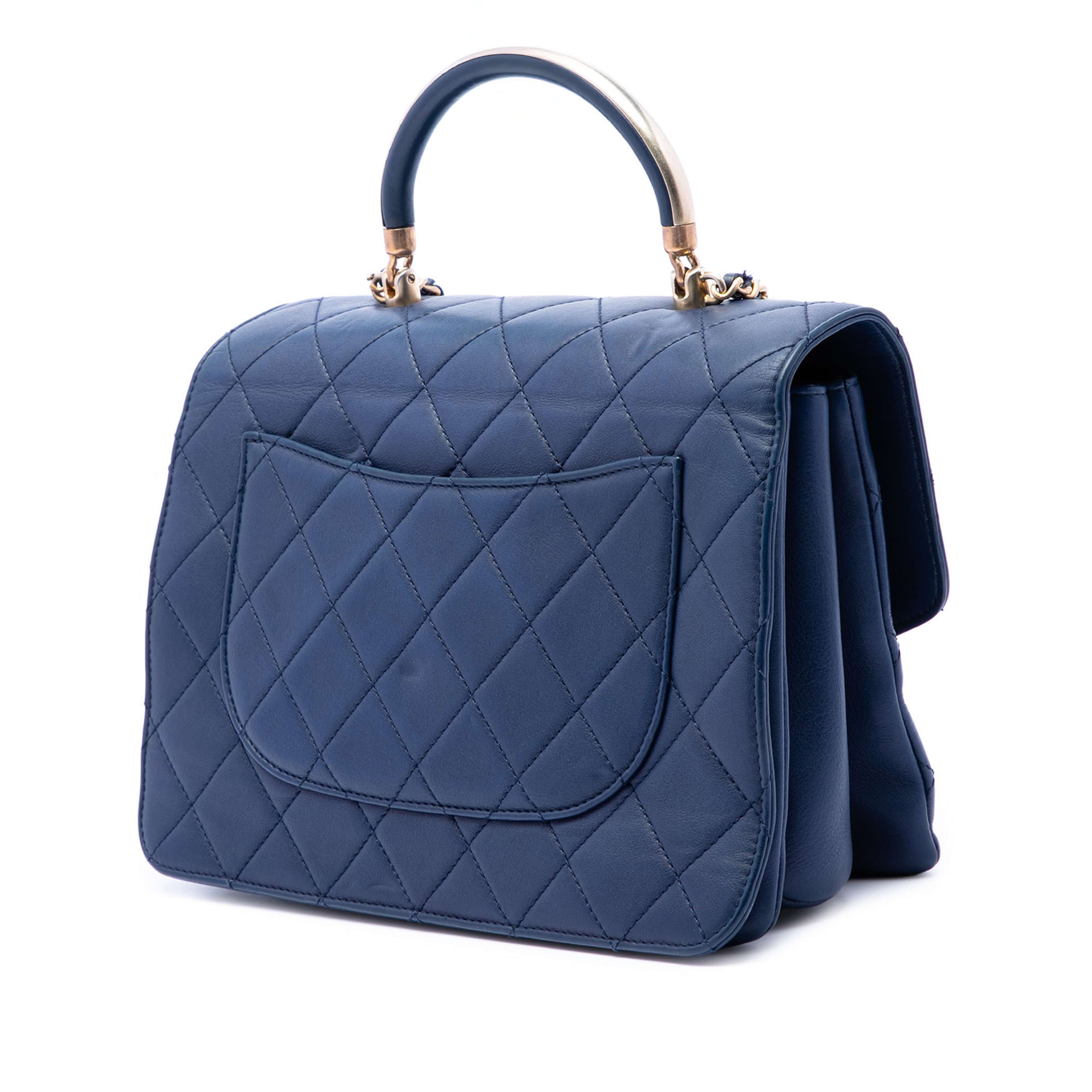 Chanel Cc Quilted Calfskin Metal Top Handle Envelope Flap, från Luxclusif, i färgen blue. Klicka för att öppna bilden i stort format