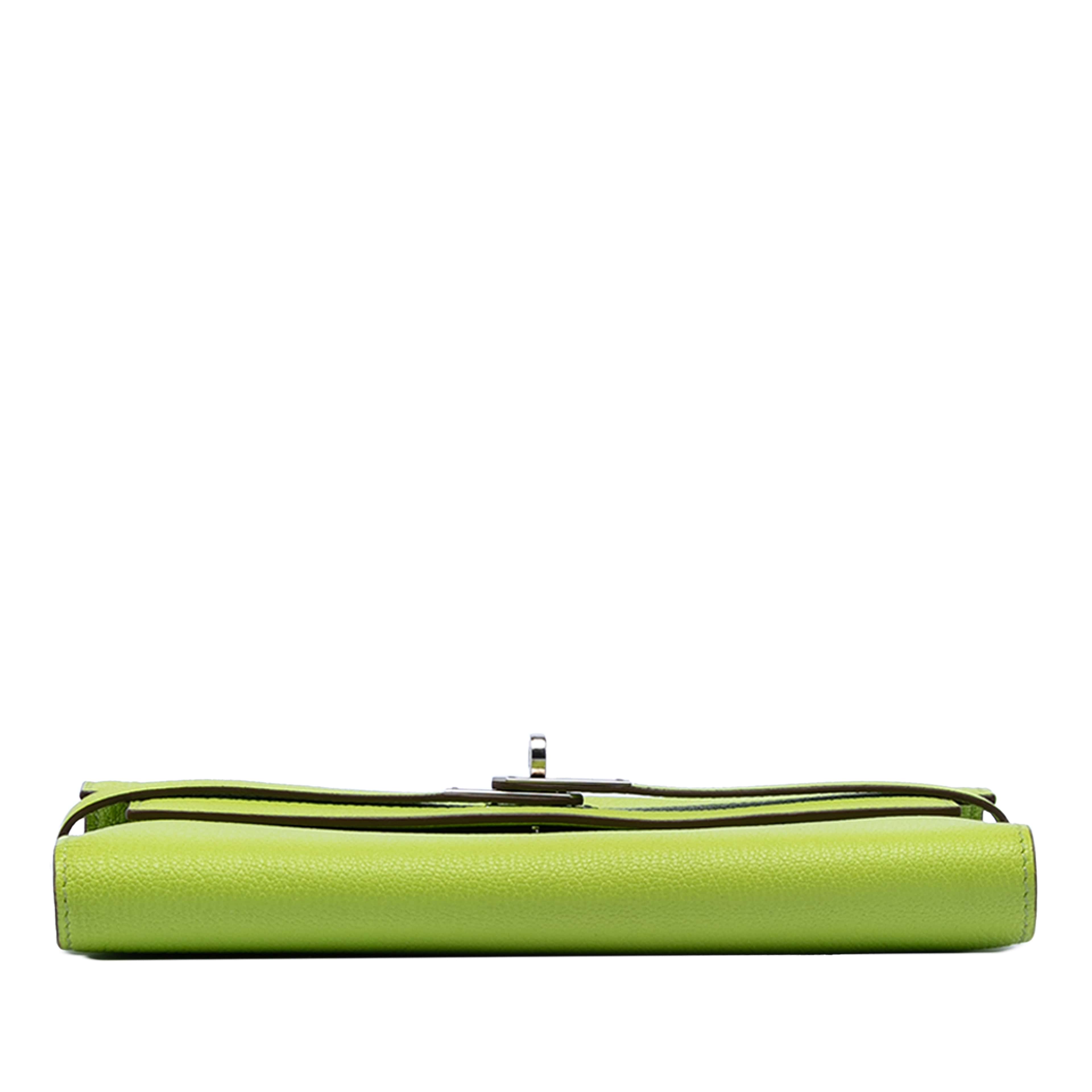 Hermès Chevre Mysore Kelly Longue Wallet, från Luxclusif, i färgen light green. Klicka för att öppna bilden i stort format